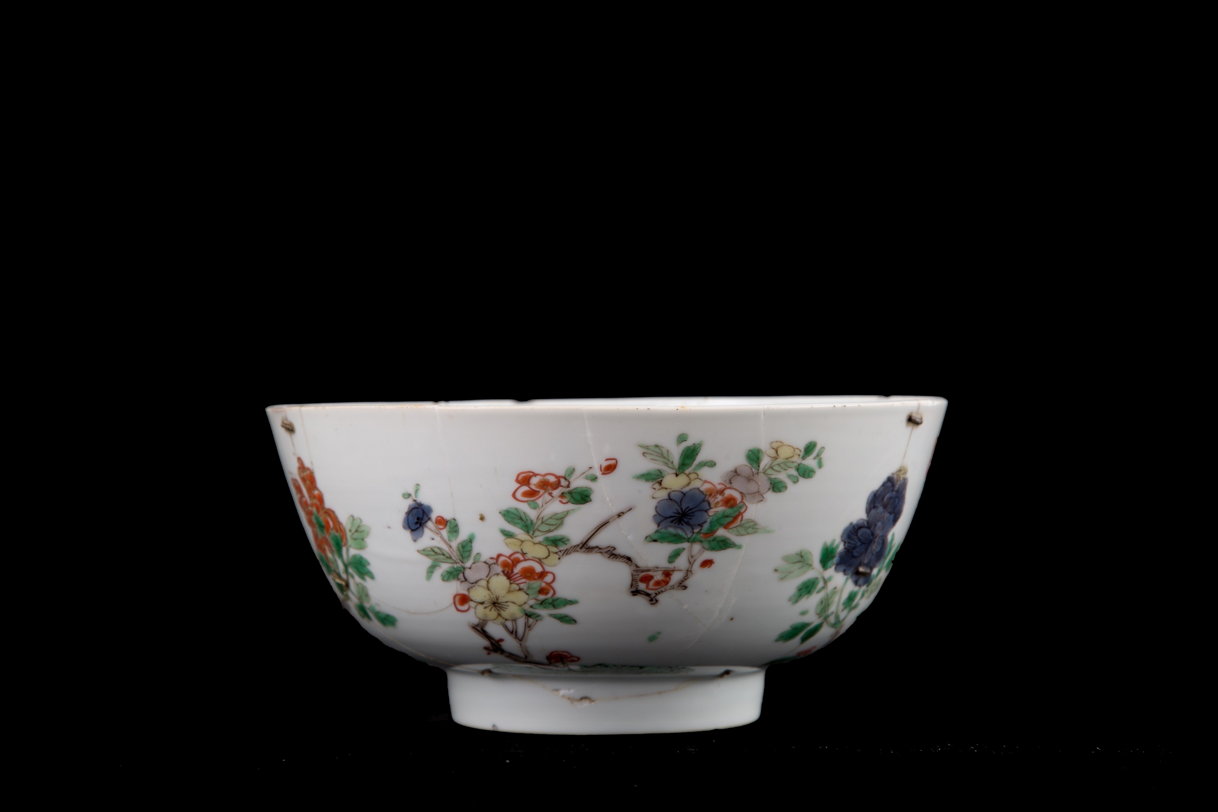 Ciotola a motivi floreali