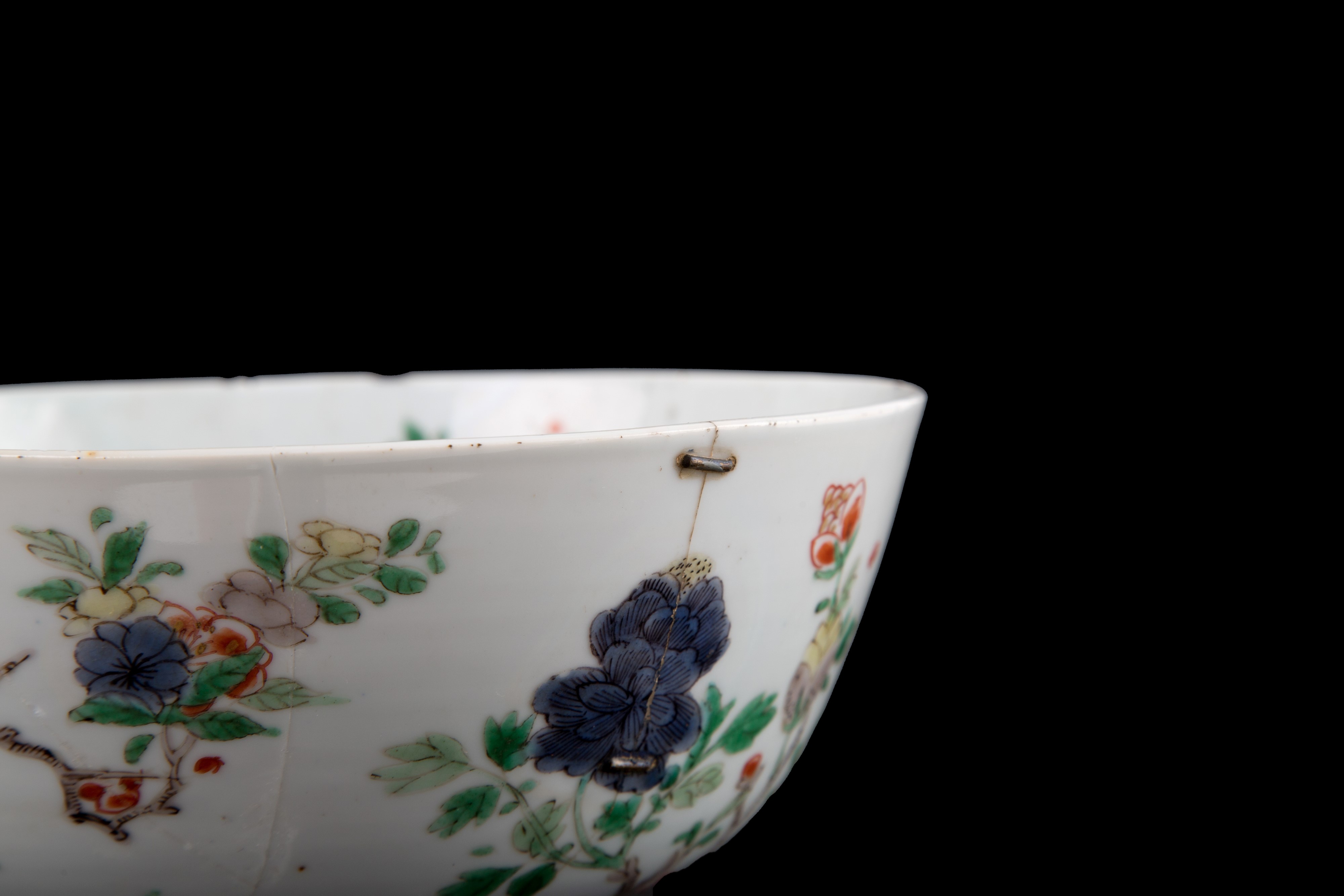 Ciotola a motivi floreali