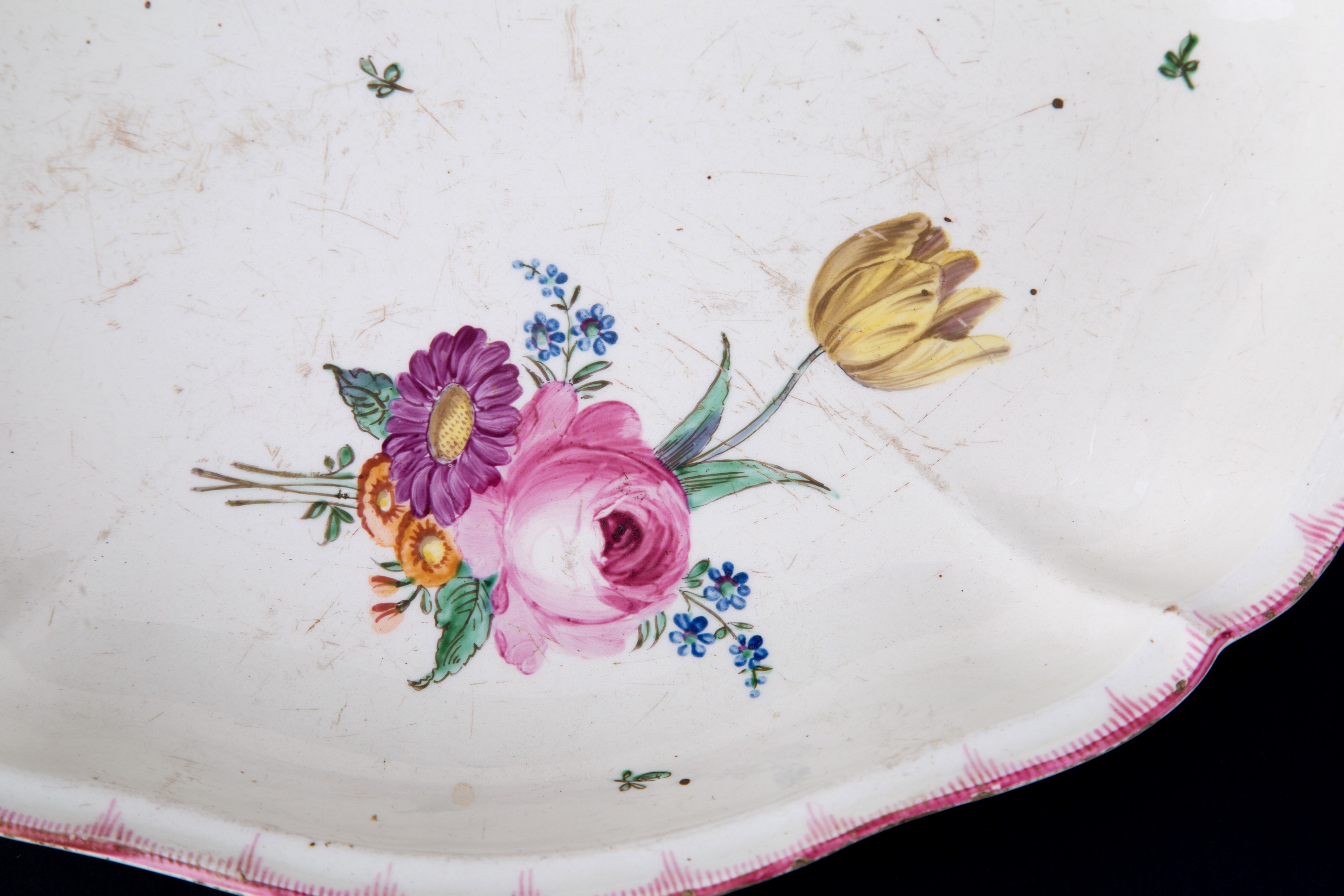 Piatto da portata in maiolica