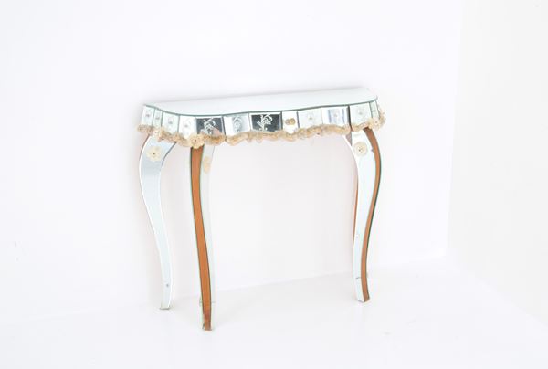 Console covered in Murano glass
