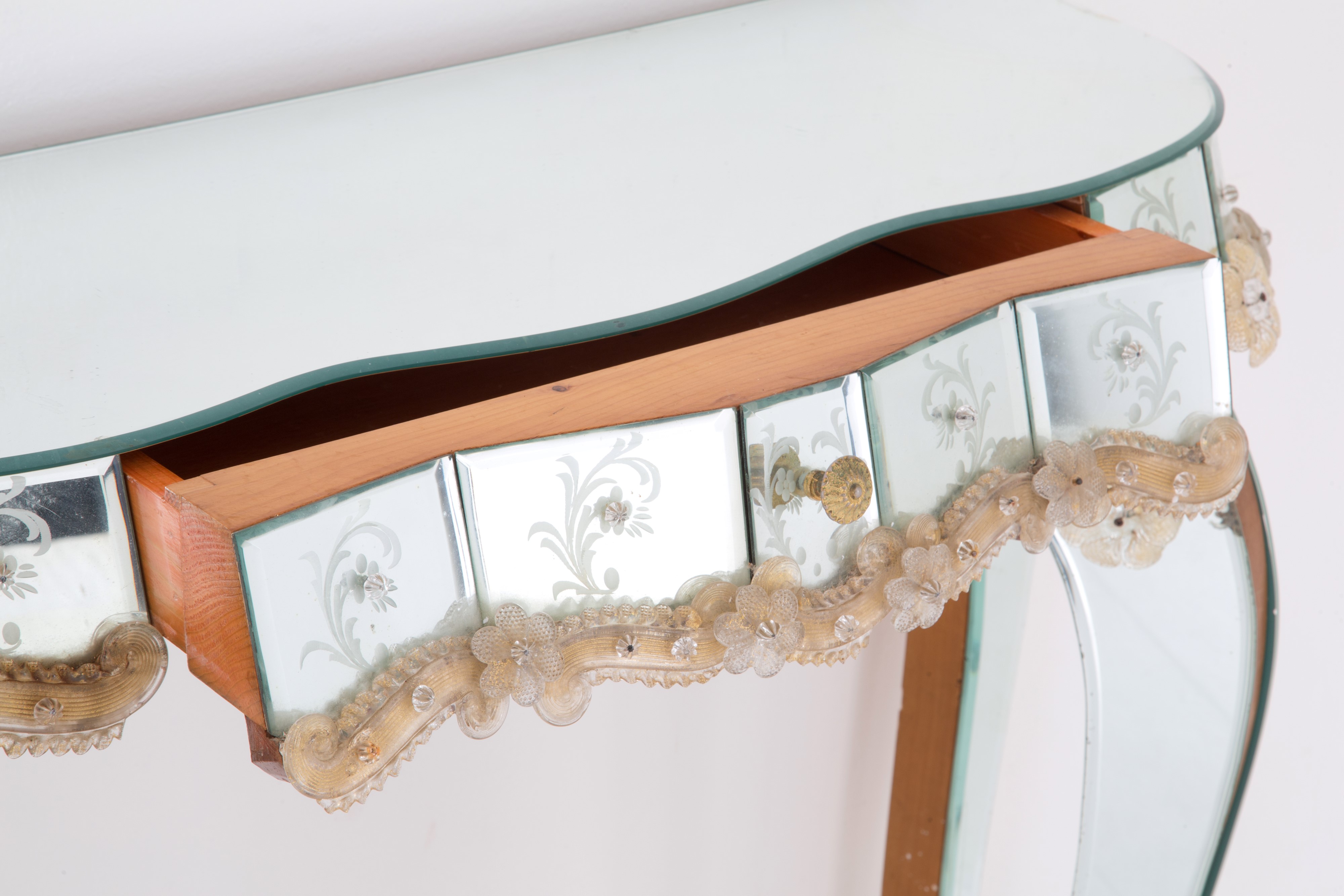 Consolle Rivestita in Vetro di Murano