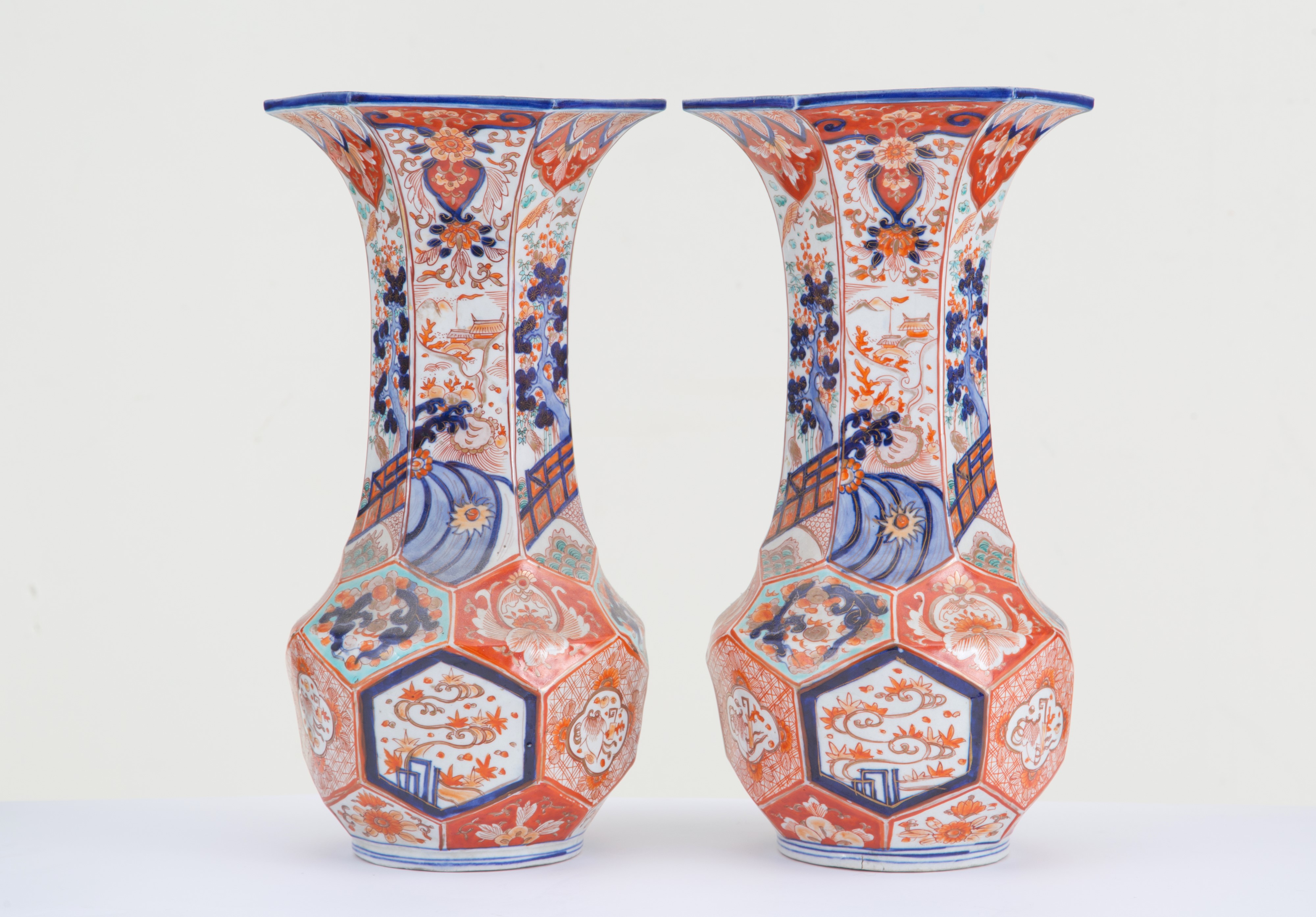 Coppia di vasi Imari