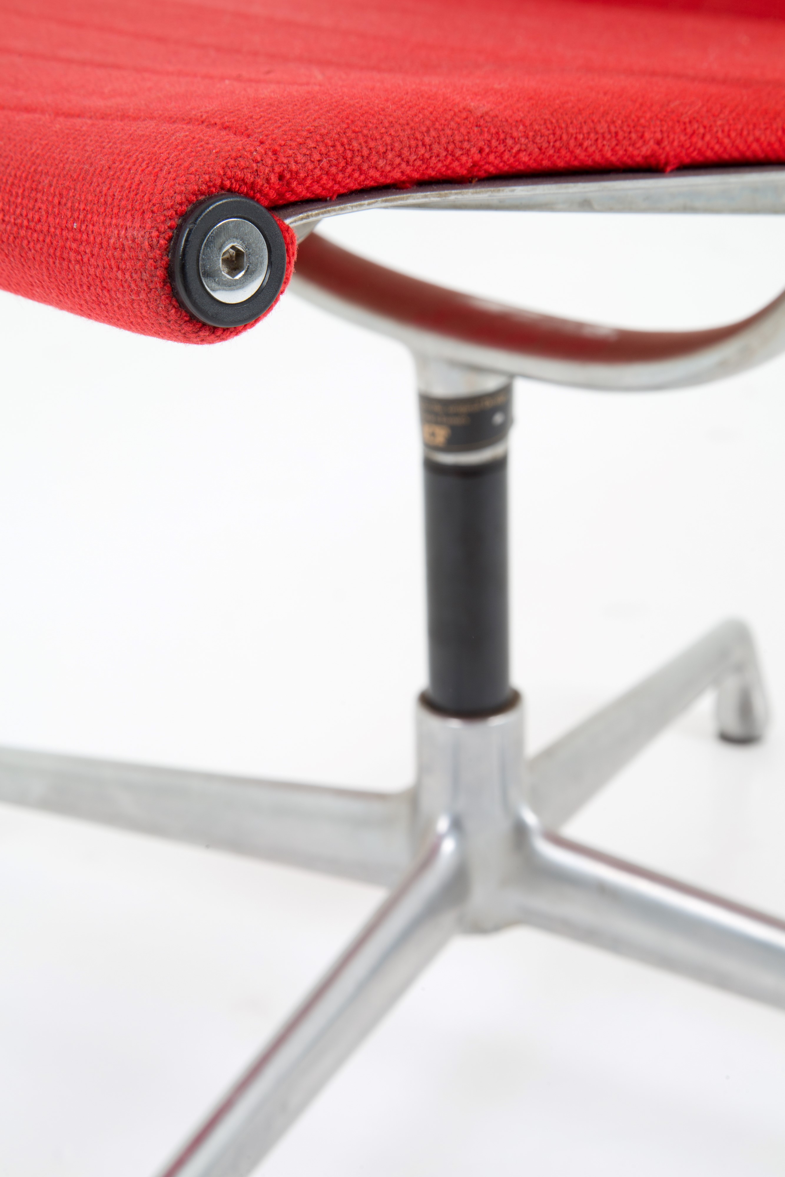 Charles Eames, Ray Eames - Otto Sedie Ea 108 per Icf su Licenza Herman Miller