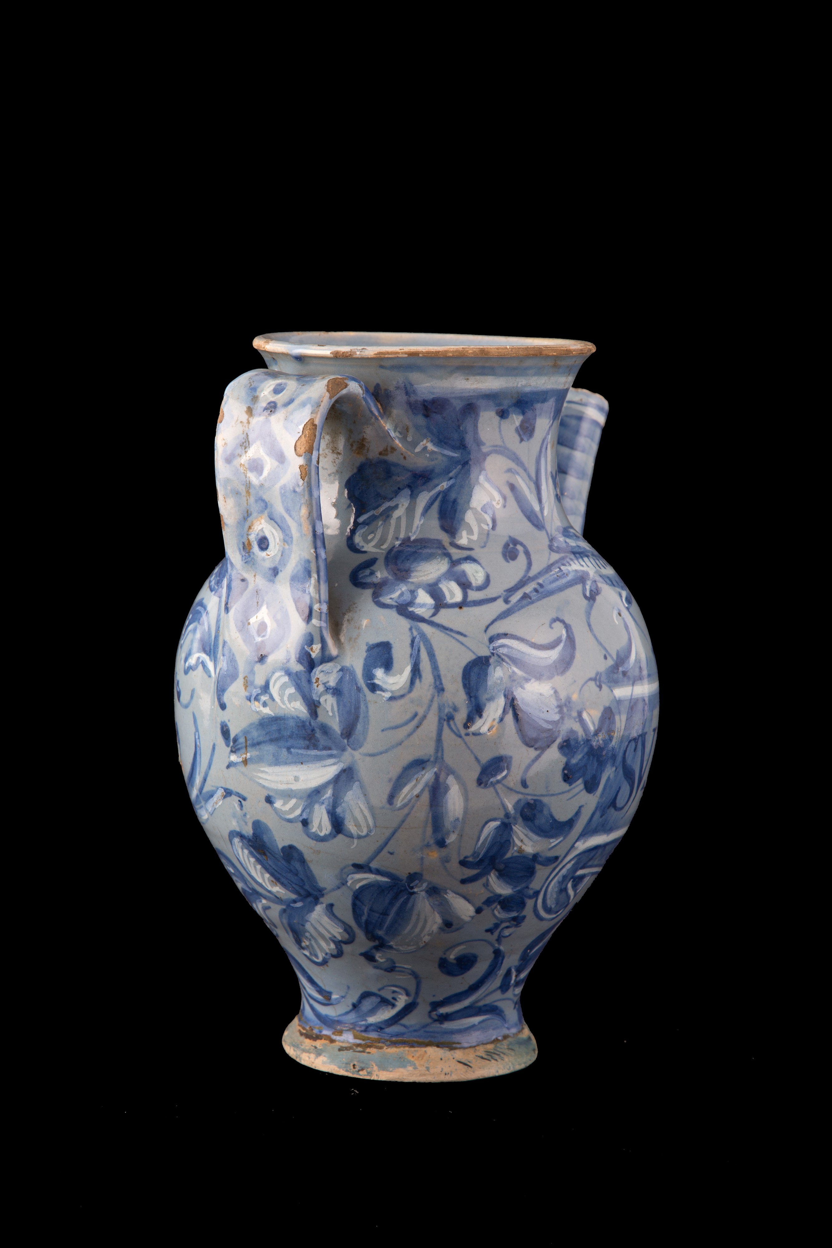 Brocca in maiolica blu