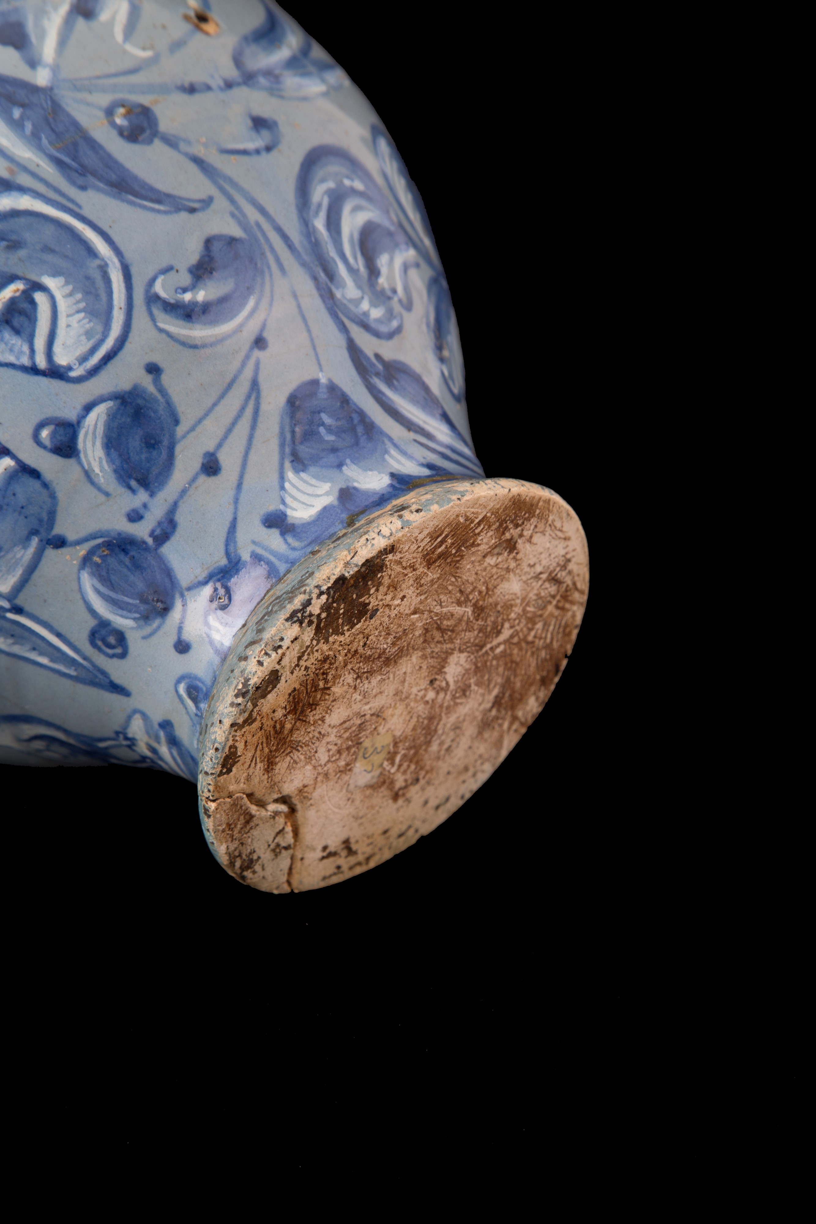 Brocca in maiolica blu
