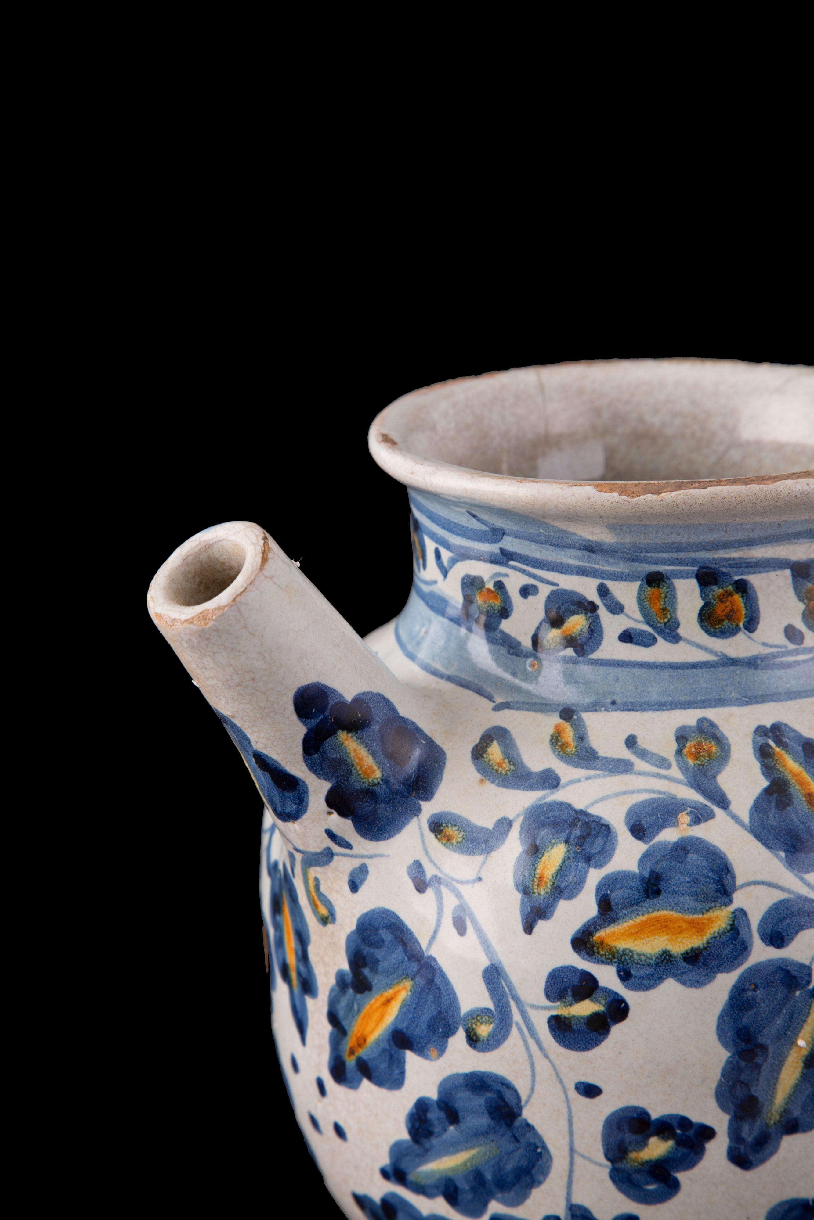 Brocca in maiolica gialla e blu
