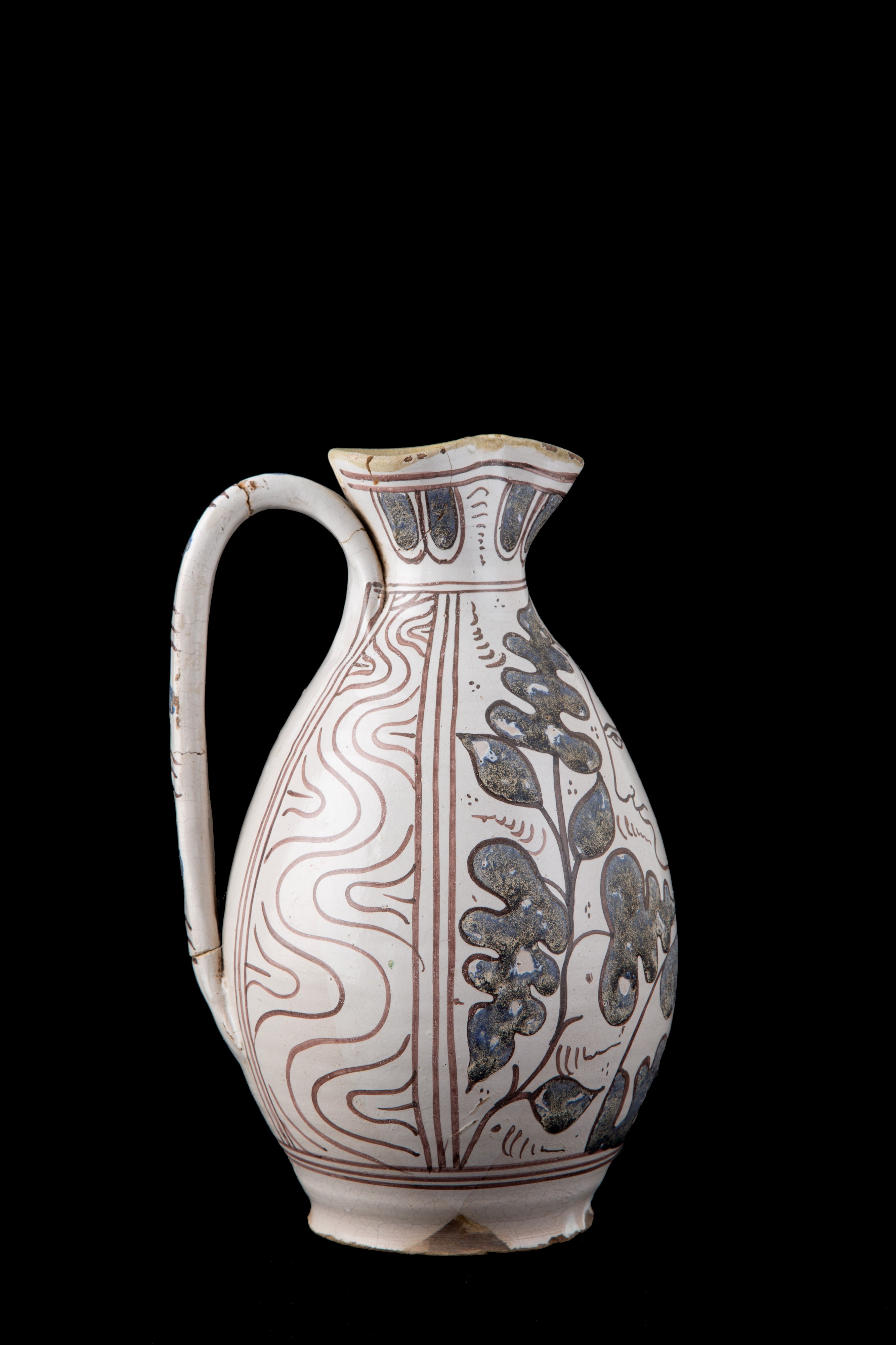 Brocca in maiolica con volto