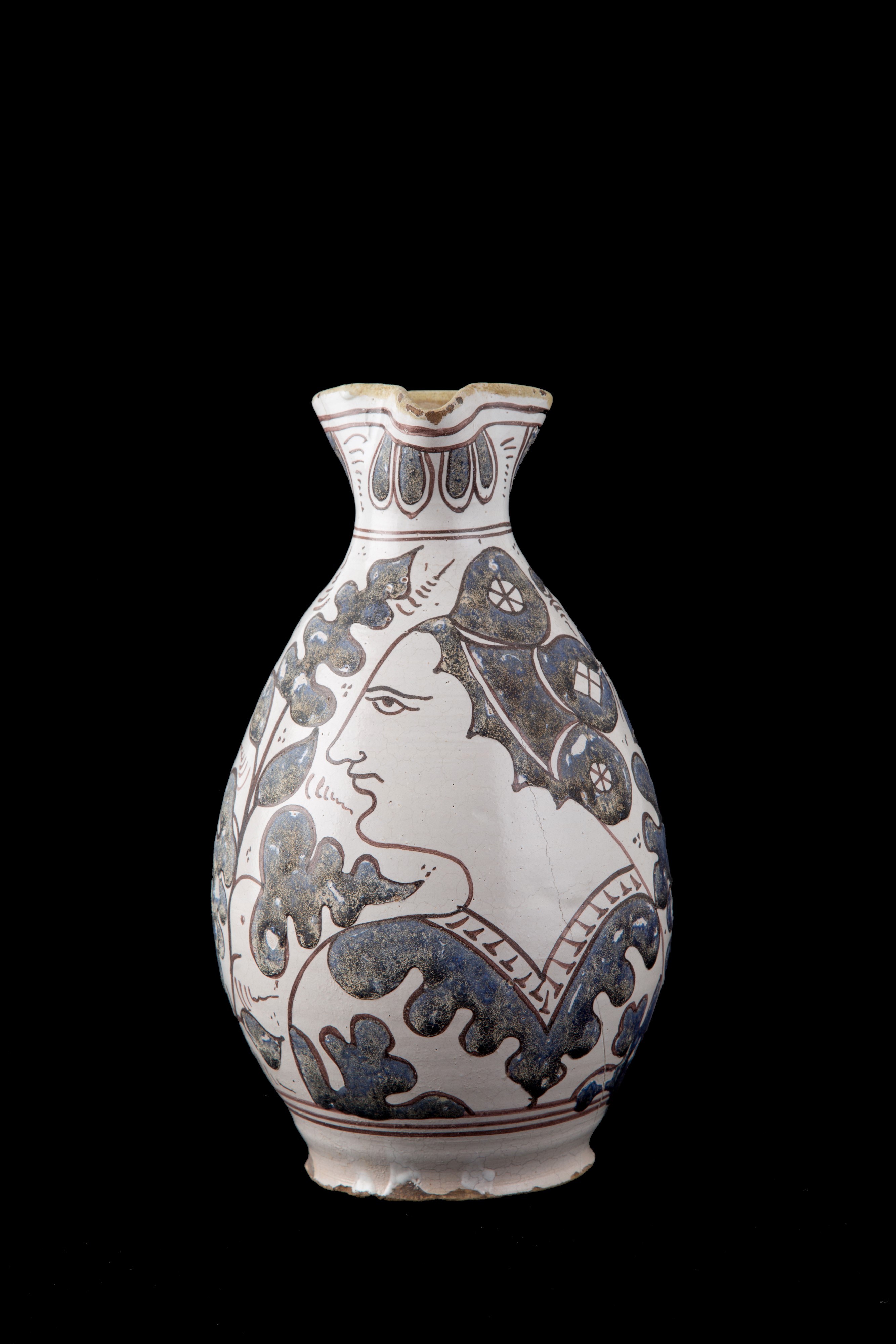 Brocca in maiolica con volto