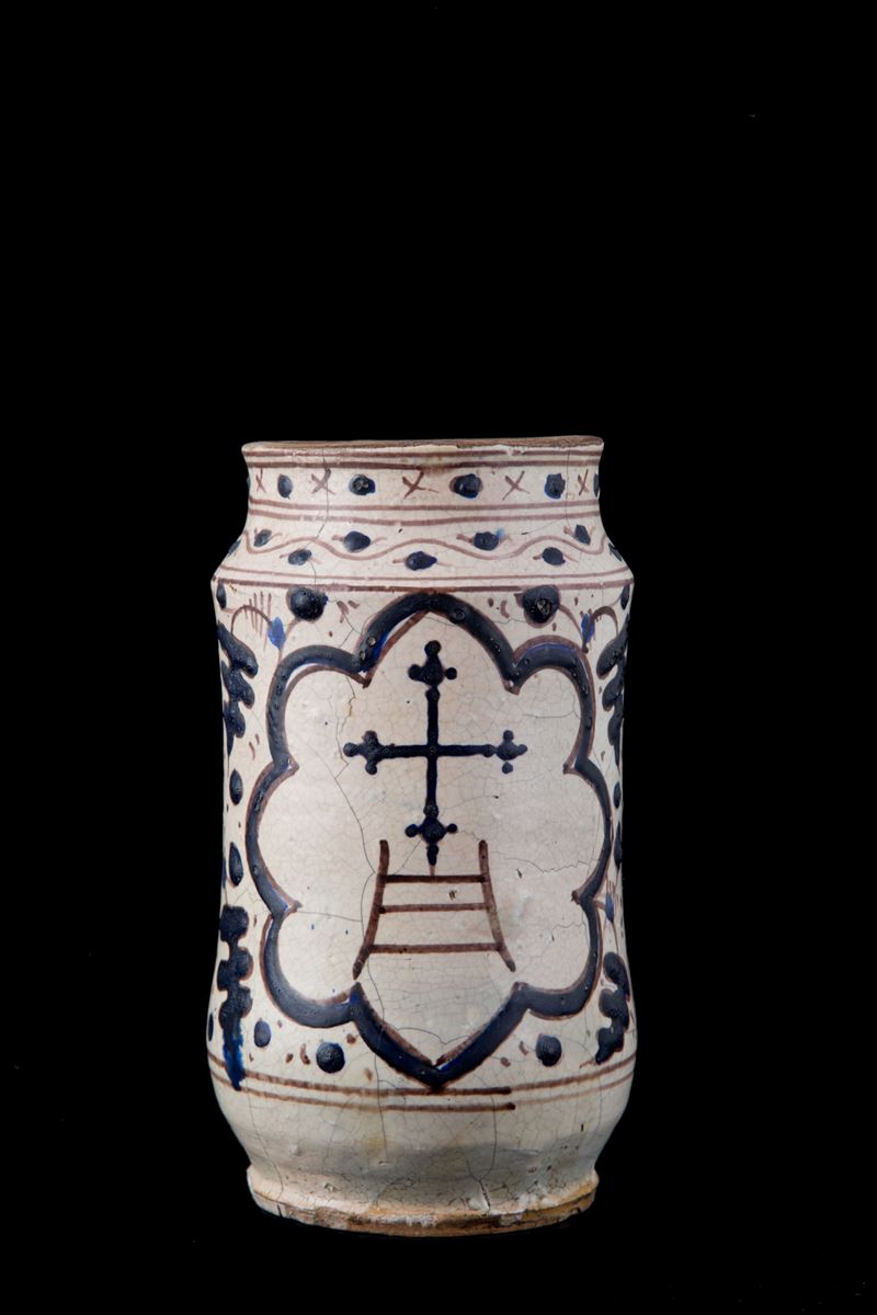 Brocca in Maiolica con Stemma di Santa Maria della Scala
