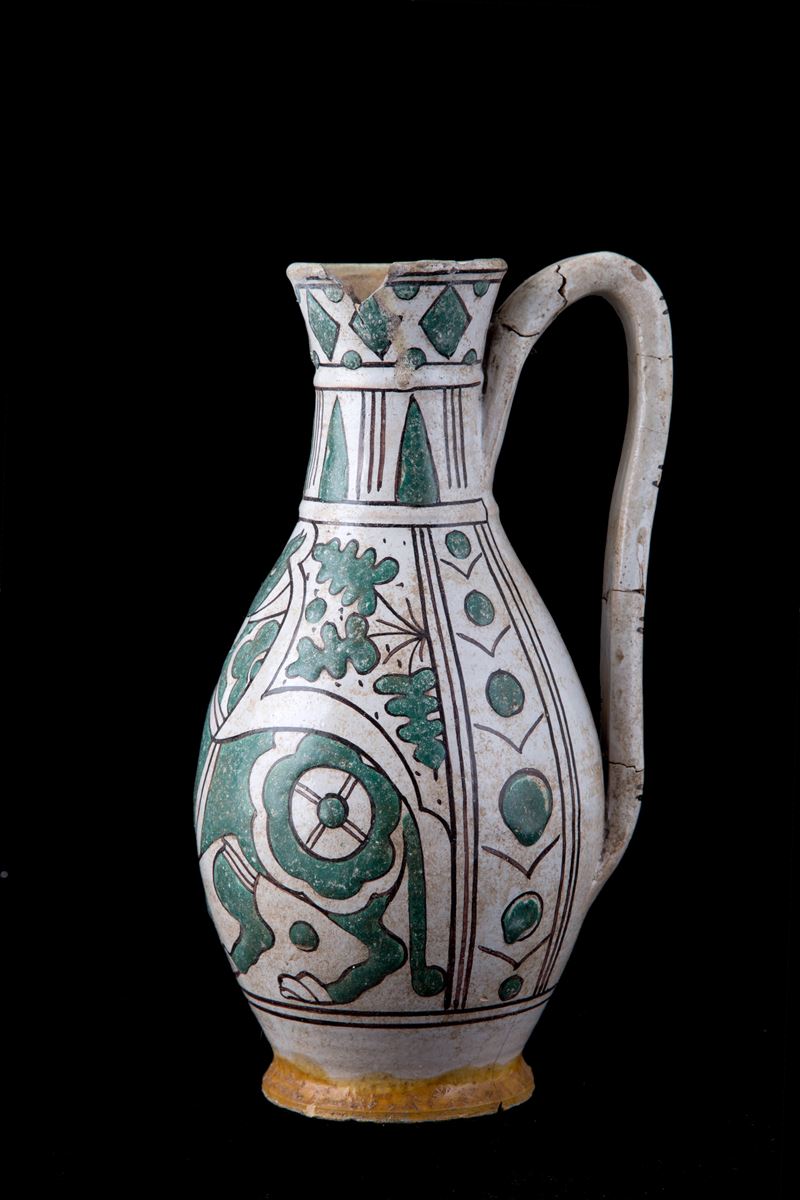 Brocca in Maiolica con Animale Fantastico