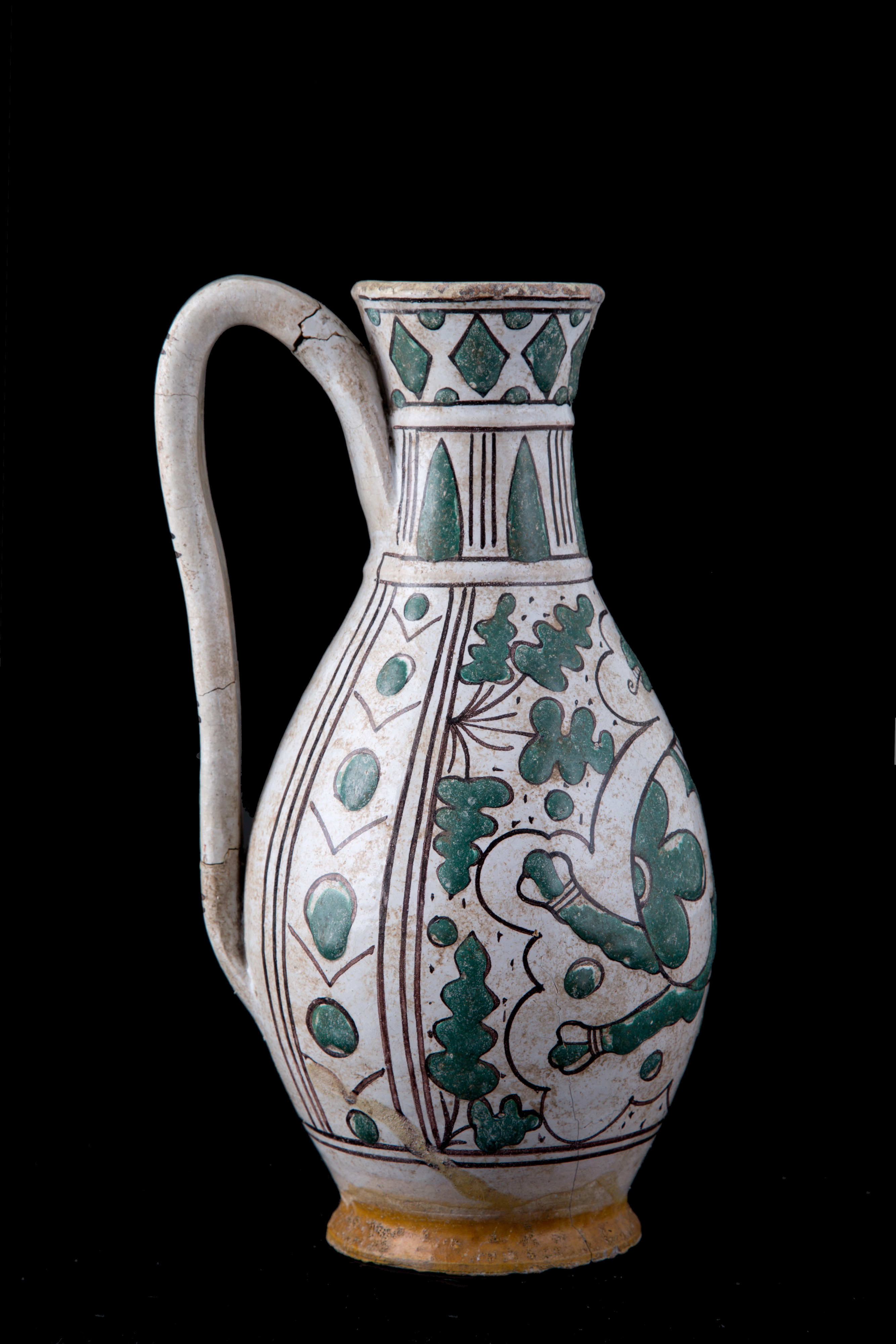 Brocca in Maiolica con Animale Fantastico