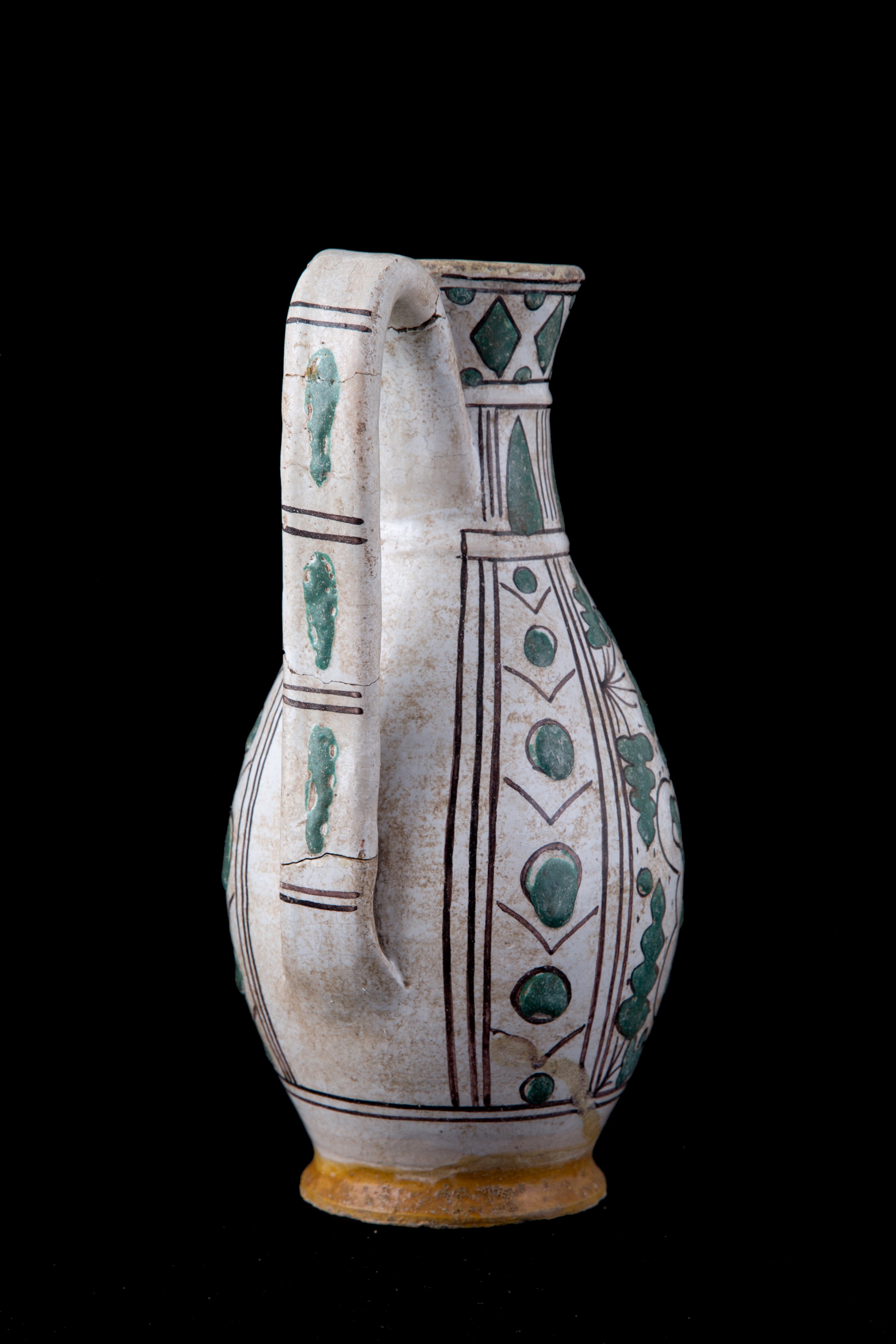 Brocca in Maiolica con Animale Fantastico