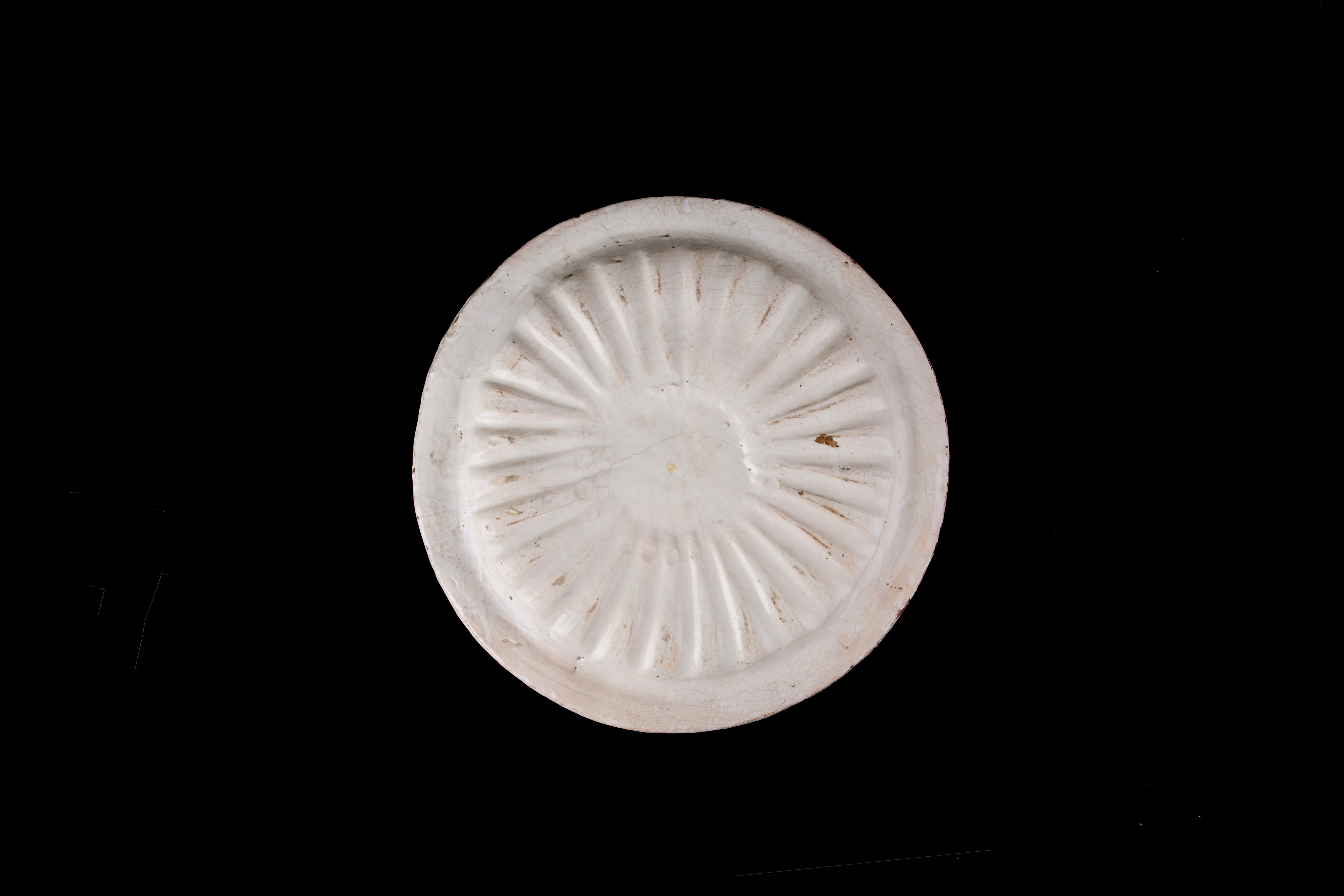Piatto compendiario in maiolica