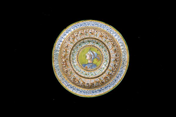 Plate with soldier profile