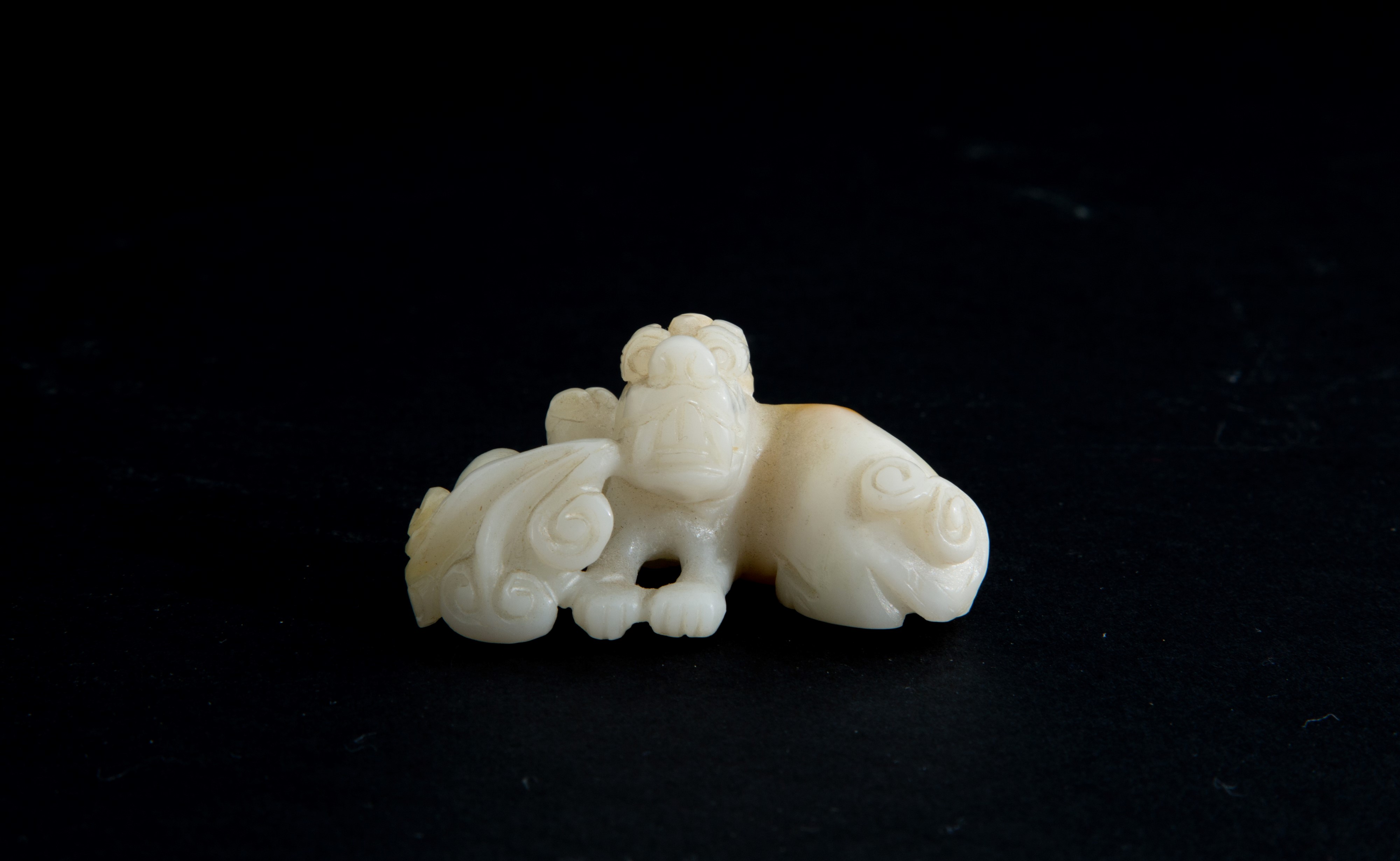 Piccola scultura in giada "DUE CANI DI FO"