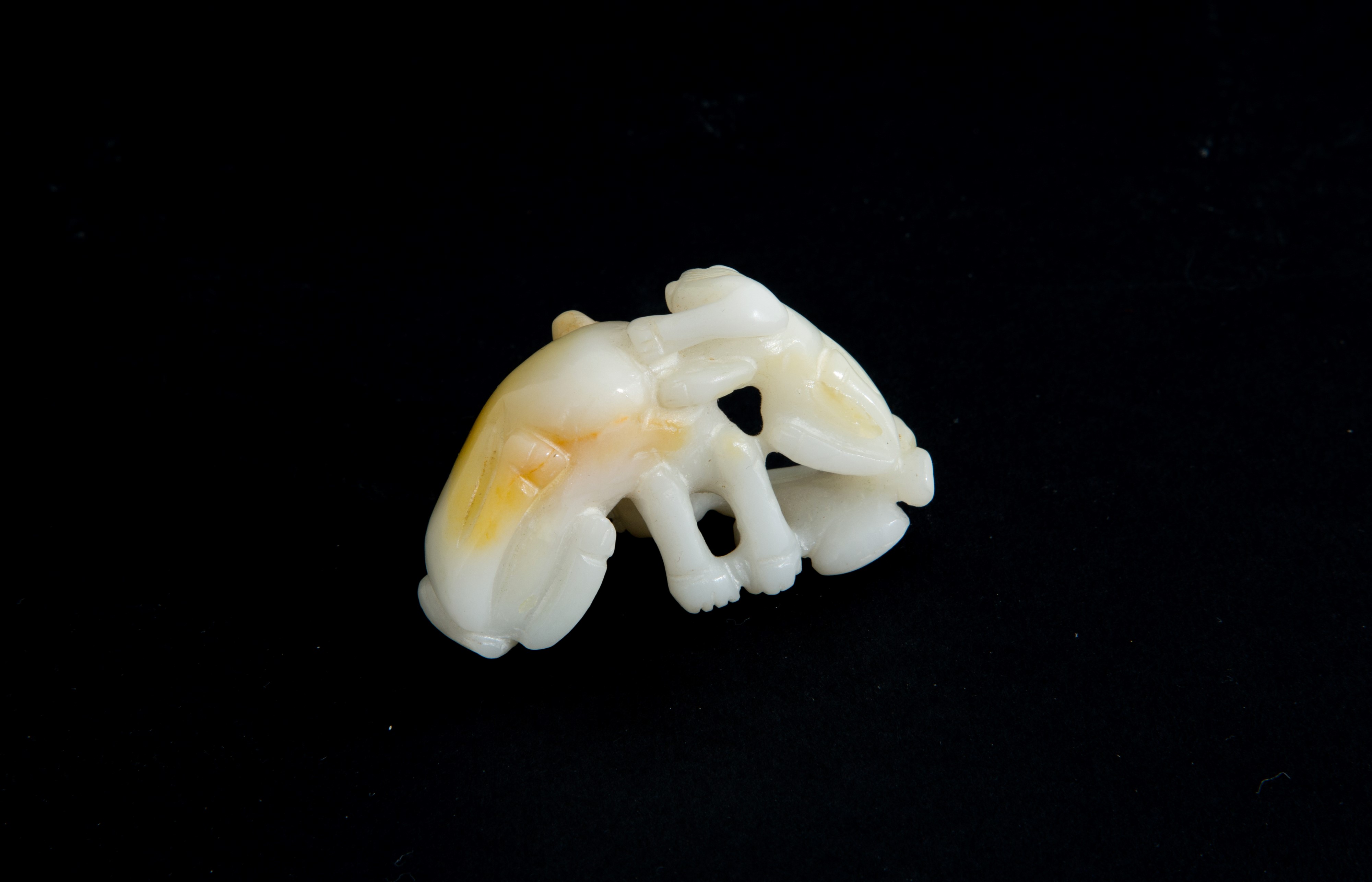 Piccola scultura in giada 'DUE CANI DI FO'