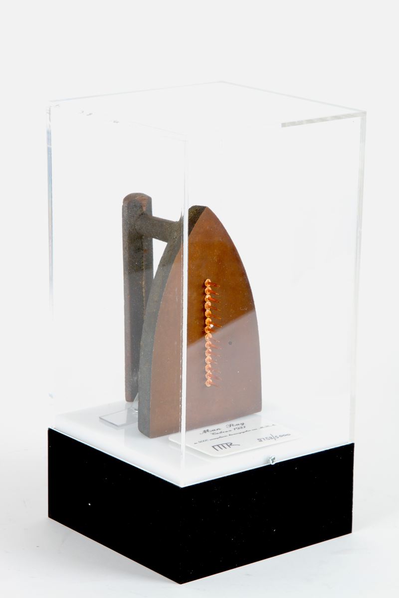 Man Ray - Scultura "cadeau 1921"