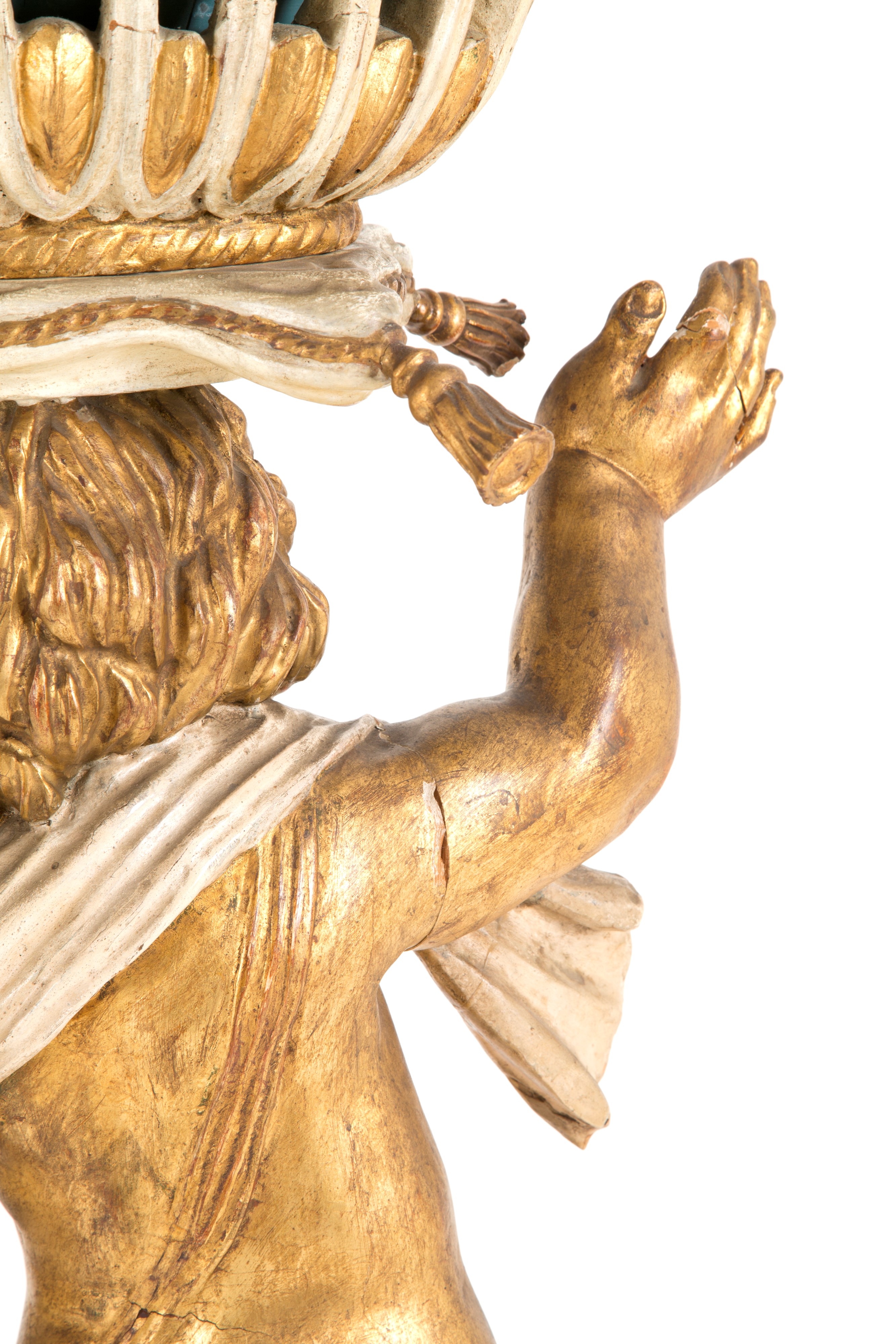 Scultura "PUTTO CON CESTO SULLA TESTA"