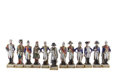 Dodici Statuette "soldati"