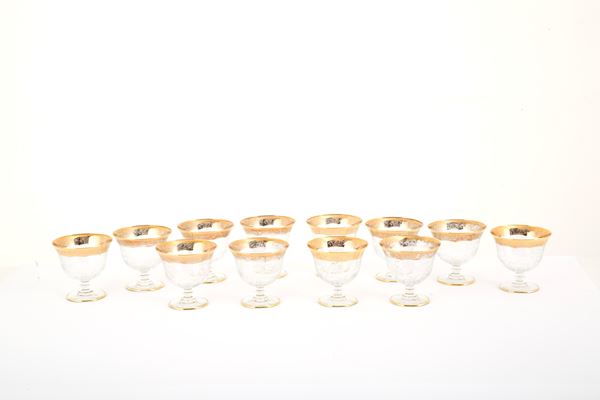 Twelve glasses in a cup