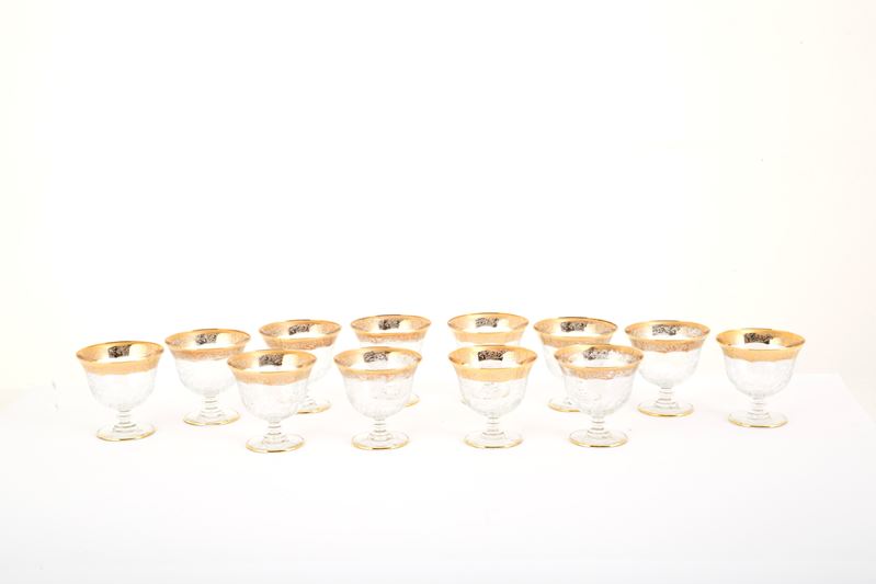 Dodici bicchieri a coppa