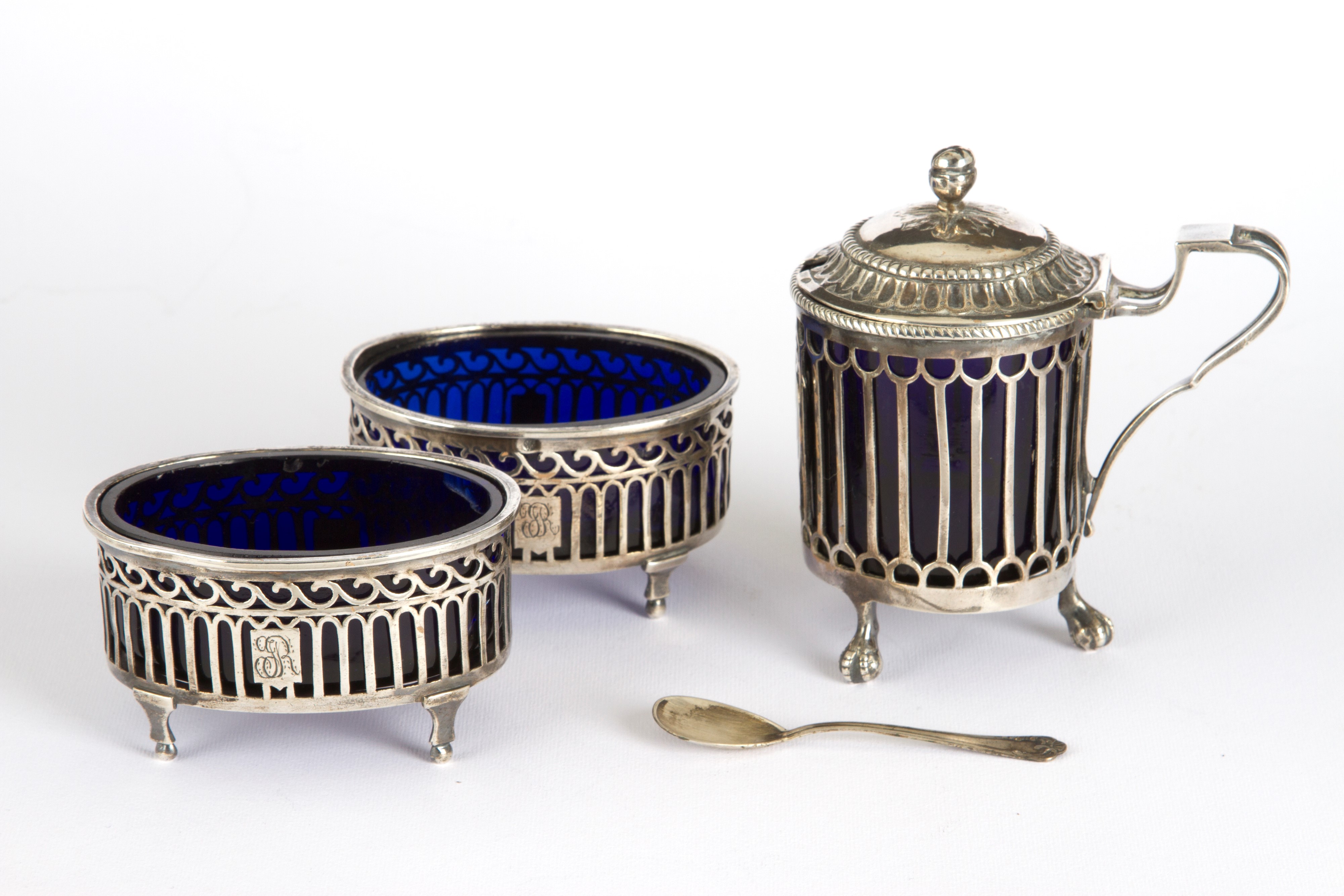 Dieci saliere di forme varie