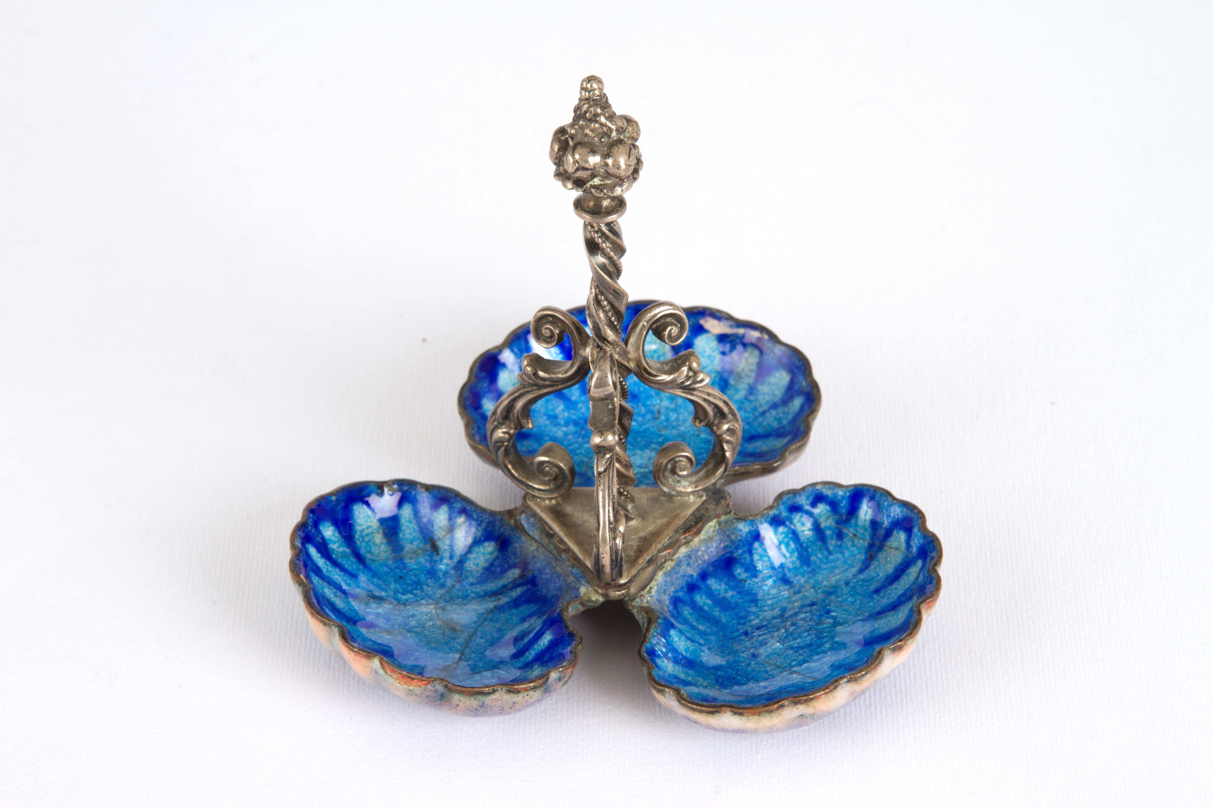 Dieci saliere di forme varie