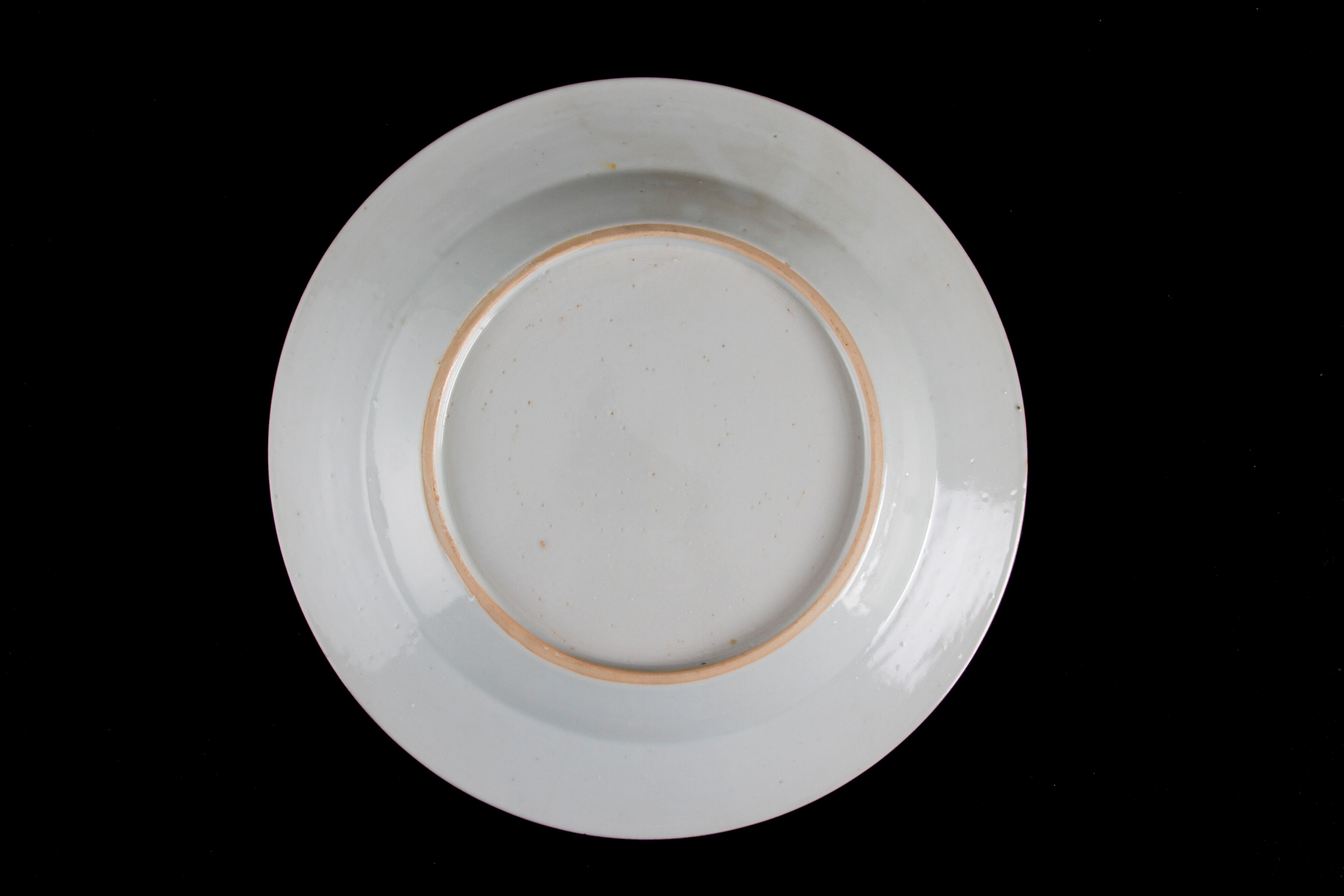 Tre piatti in porcellana