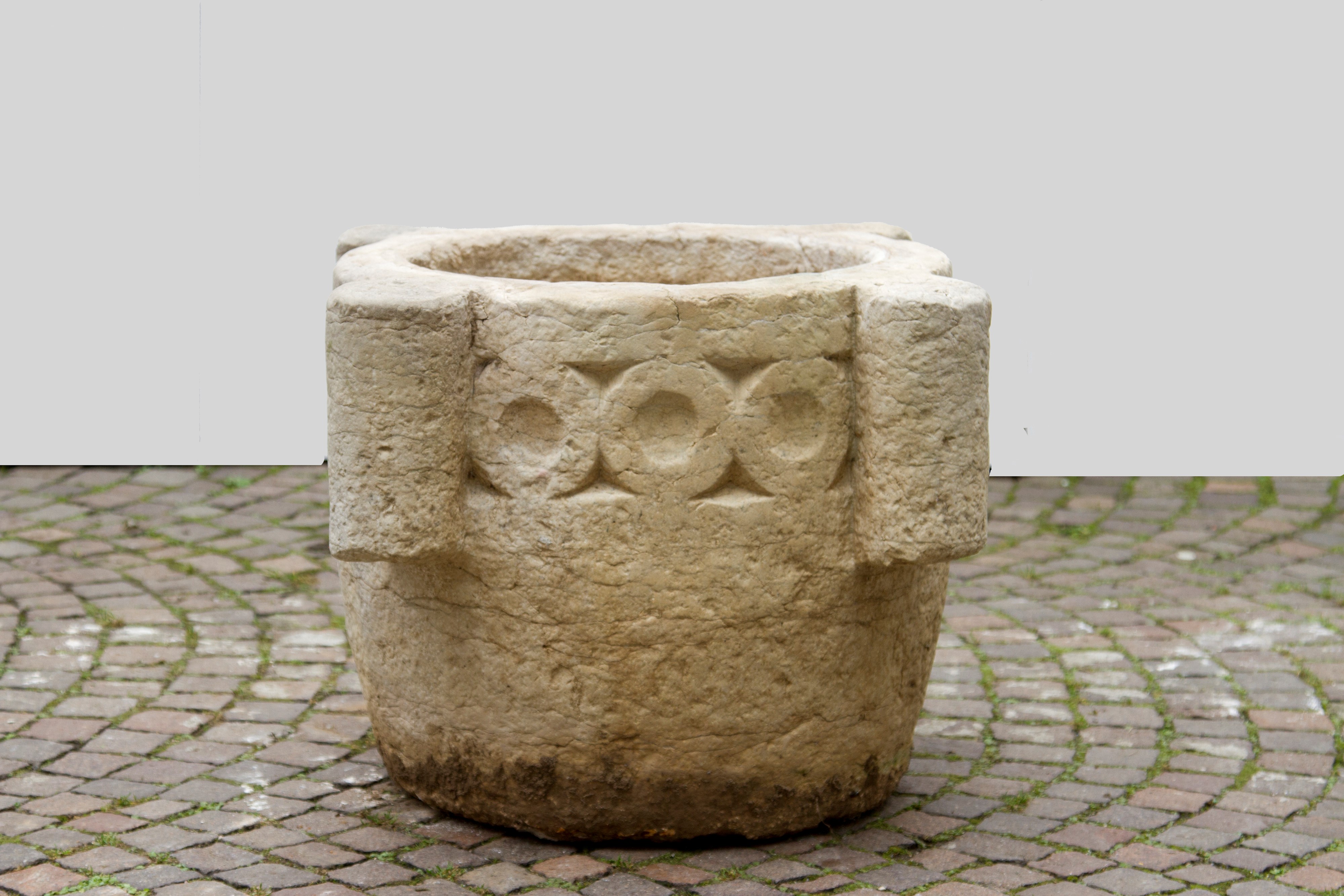 Grande vaso in pietra