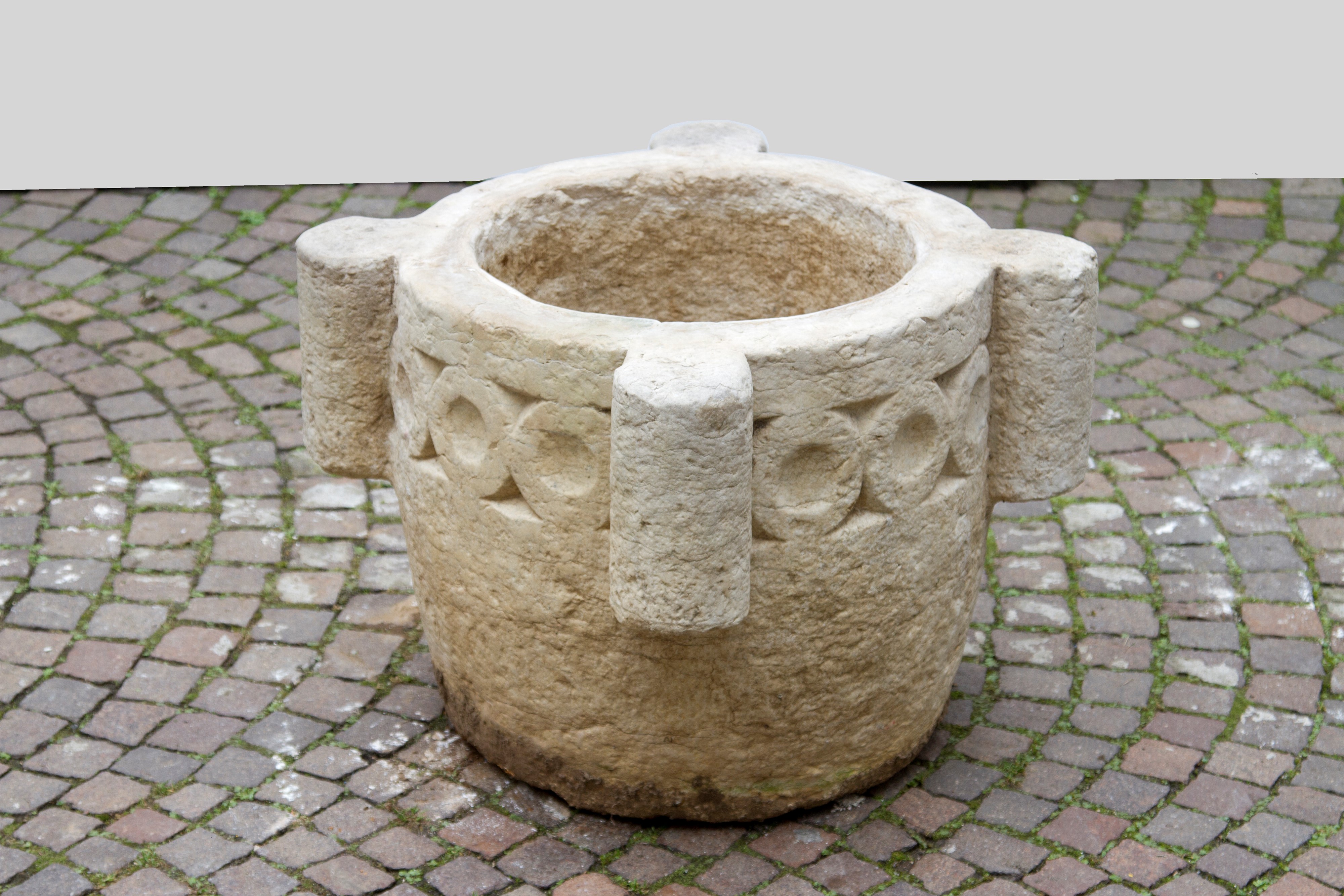 Grande vaso in pietra