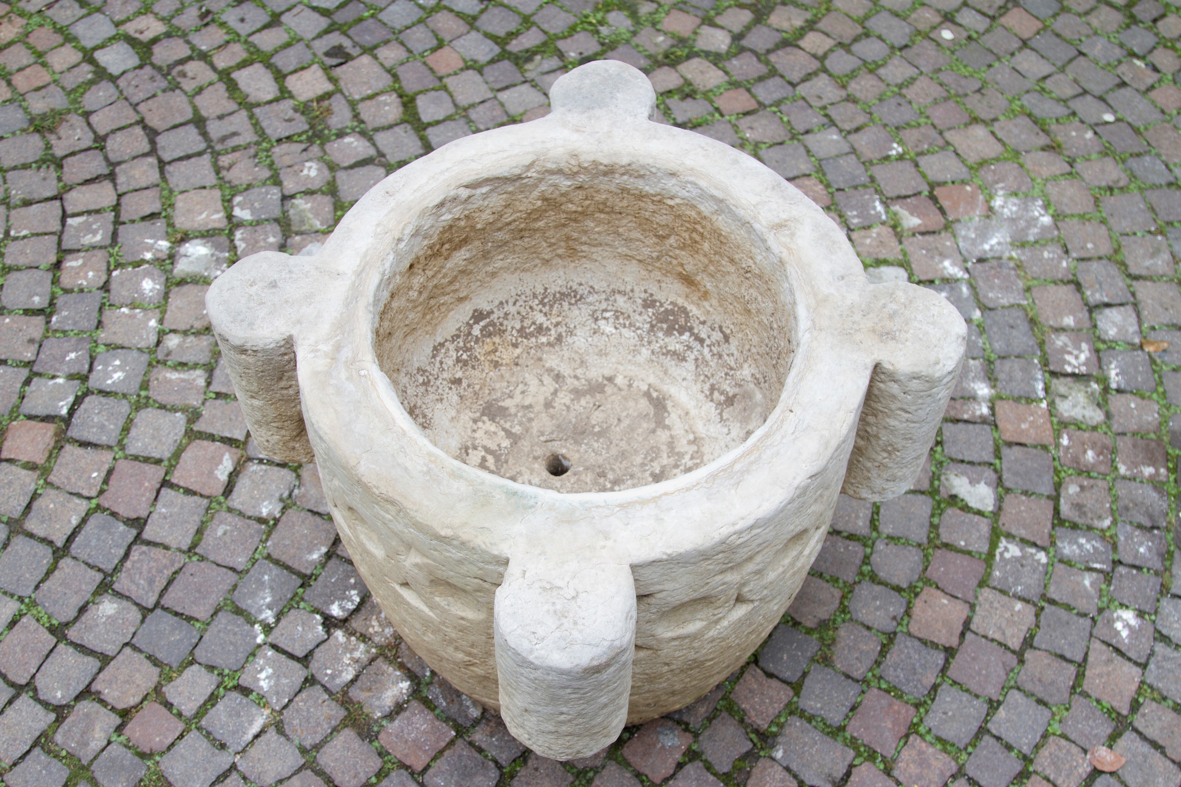 Grande vaso in pietra