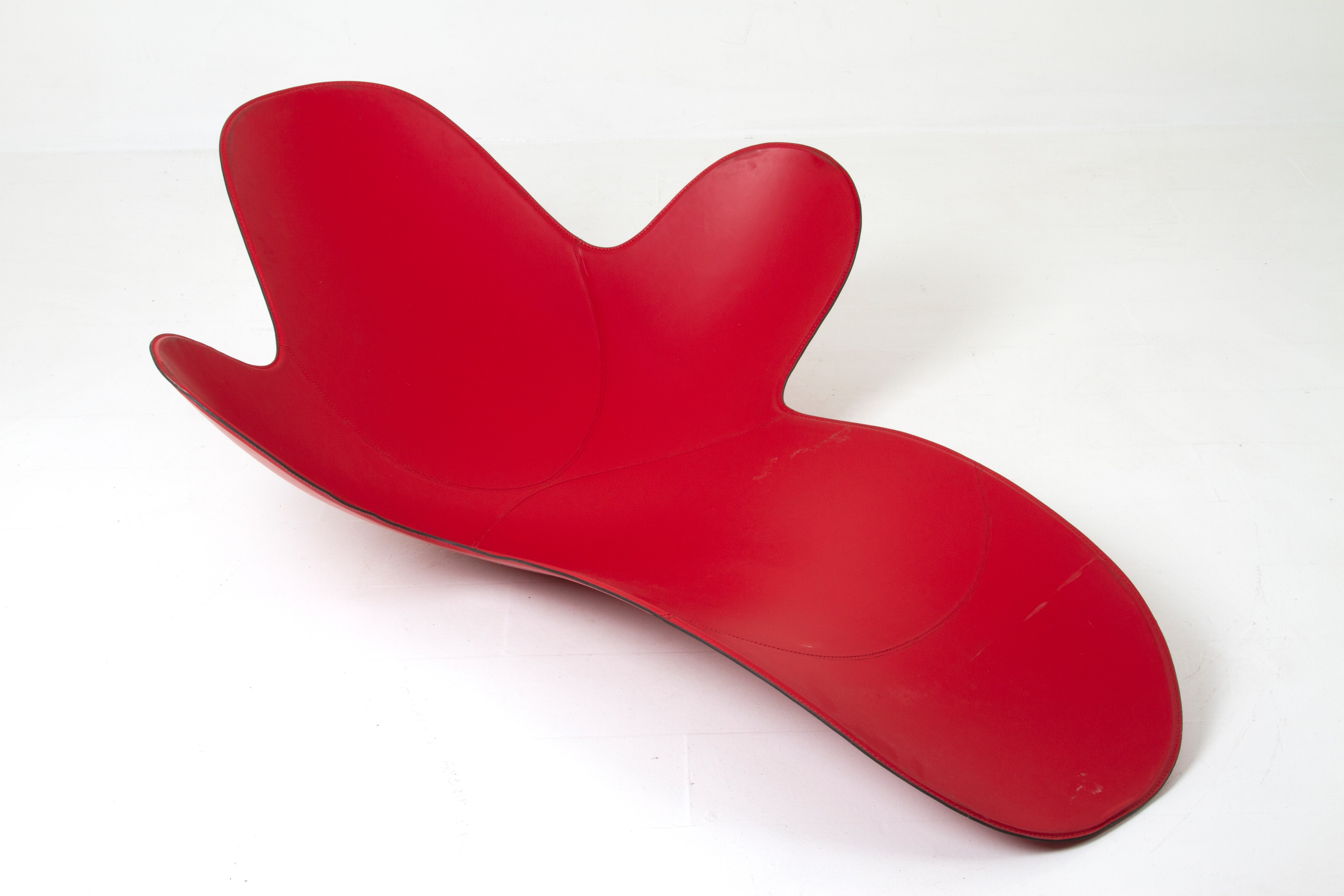 Monica Graffeo - Chaise Longue Lazy Mary in Cuoio Rosso per Disguincio