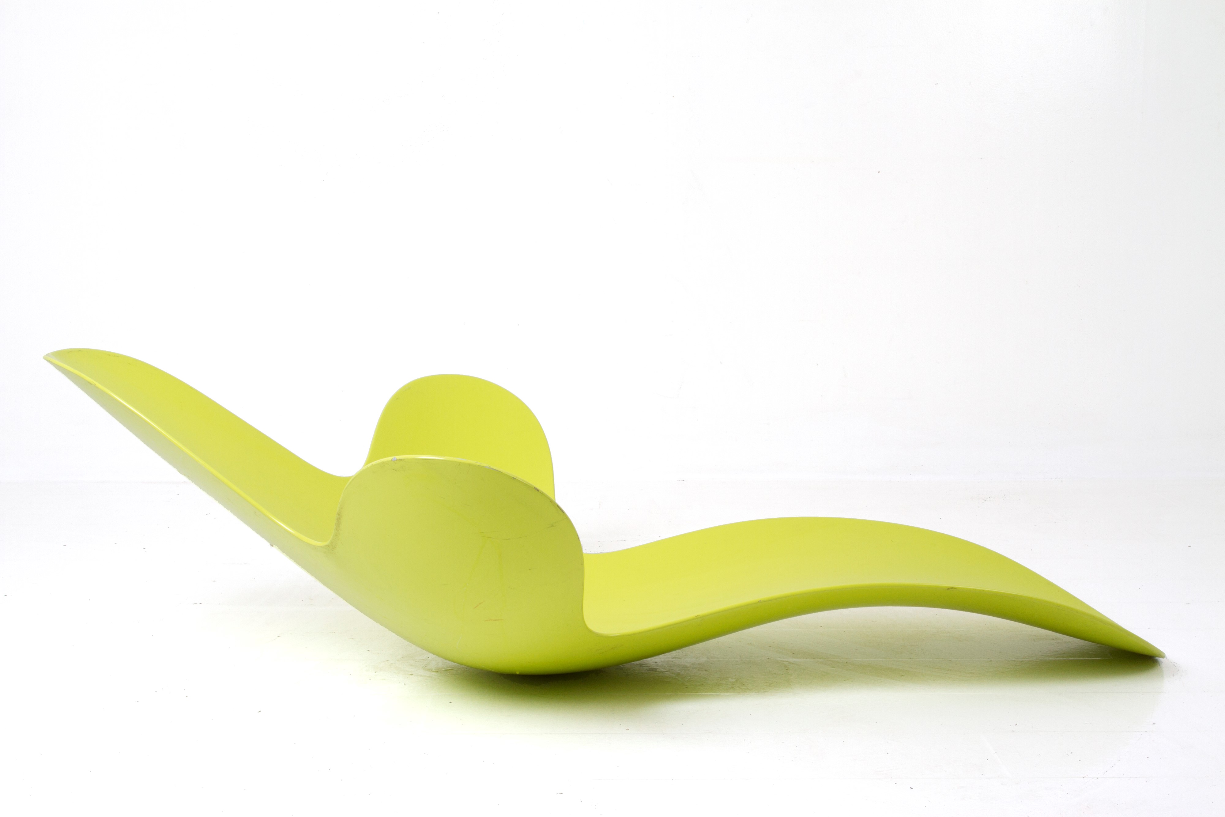 Monica Graffeo - Chaise Longue Lazy Mary Laccata Verde Lime per Disguincio