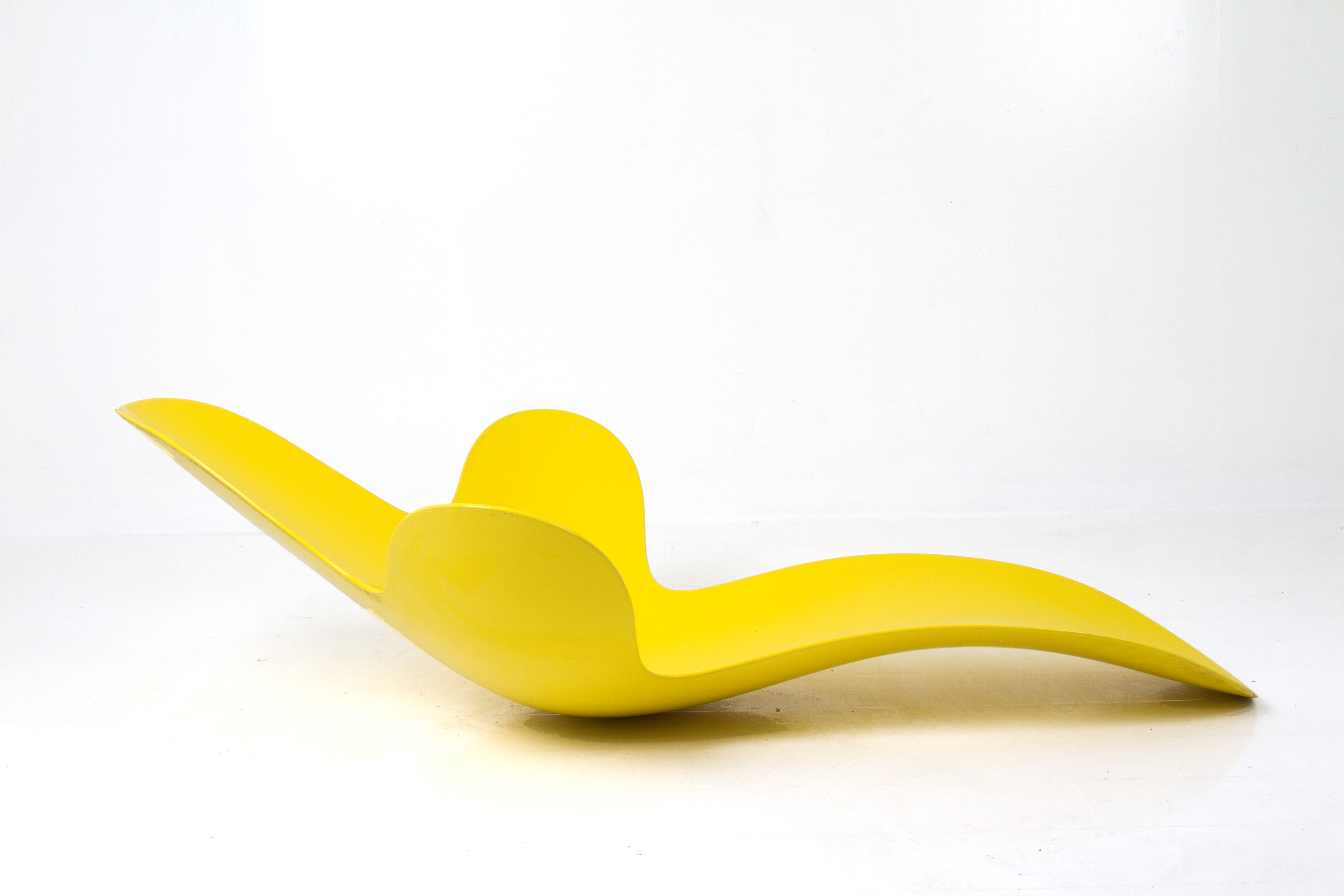 Monica Graffeo - Chaise Longue Lazy Mary Laccata Gialla per Disguincio