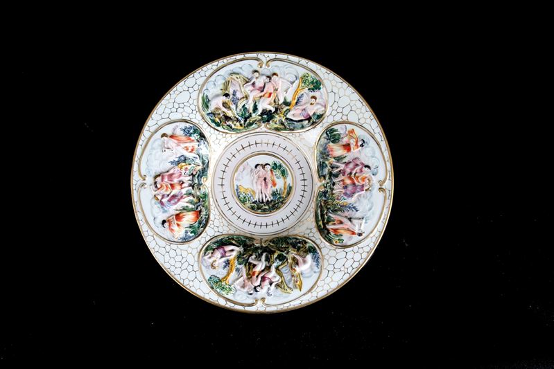 Piatto in Ceramica. Capodimonte