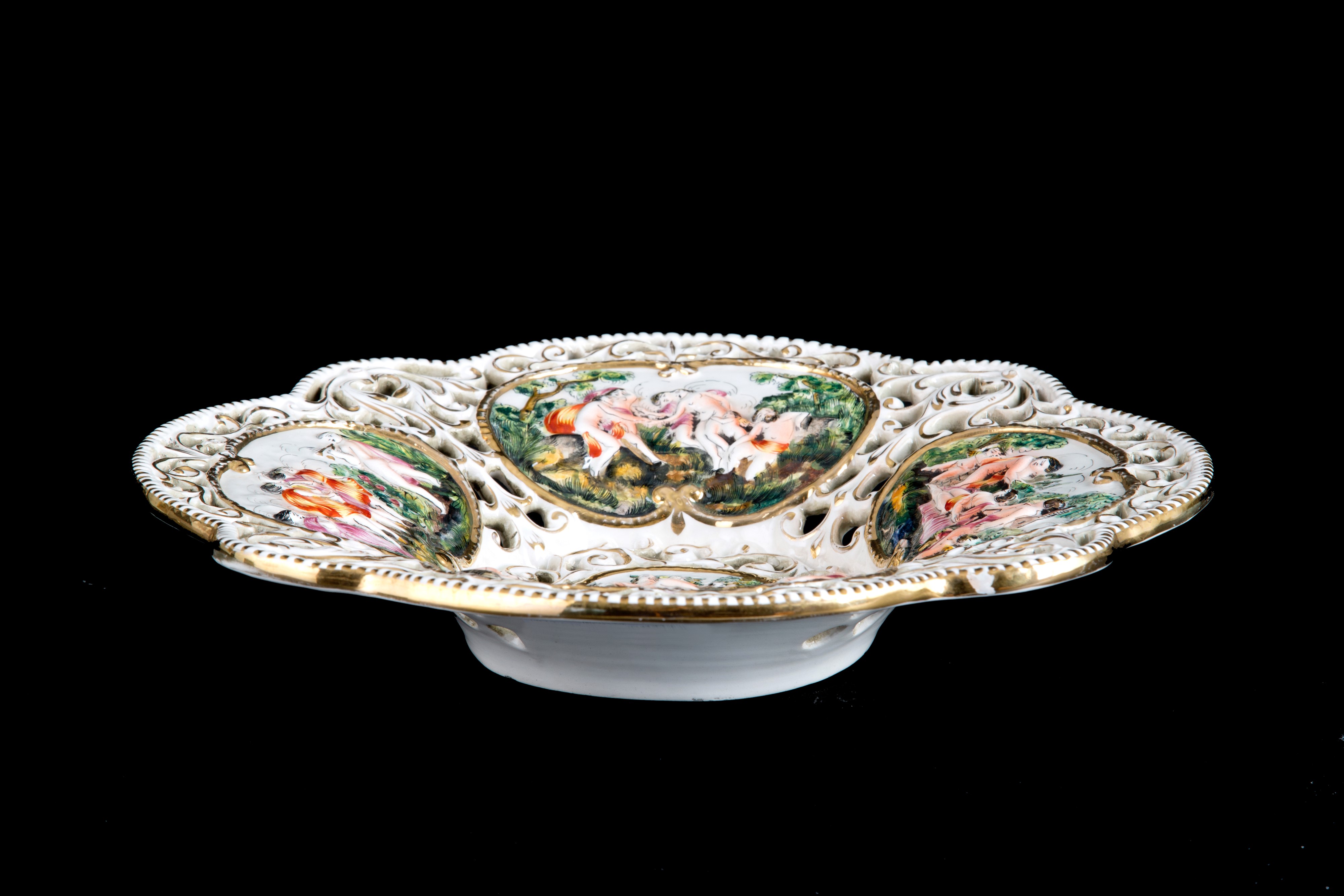 Piatto in Ceramica. Capodimonte