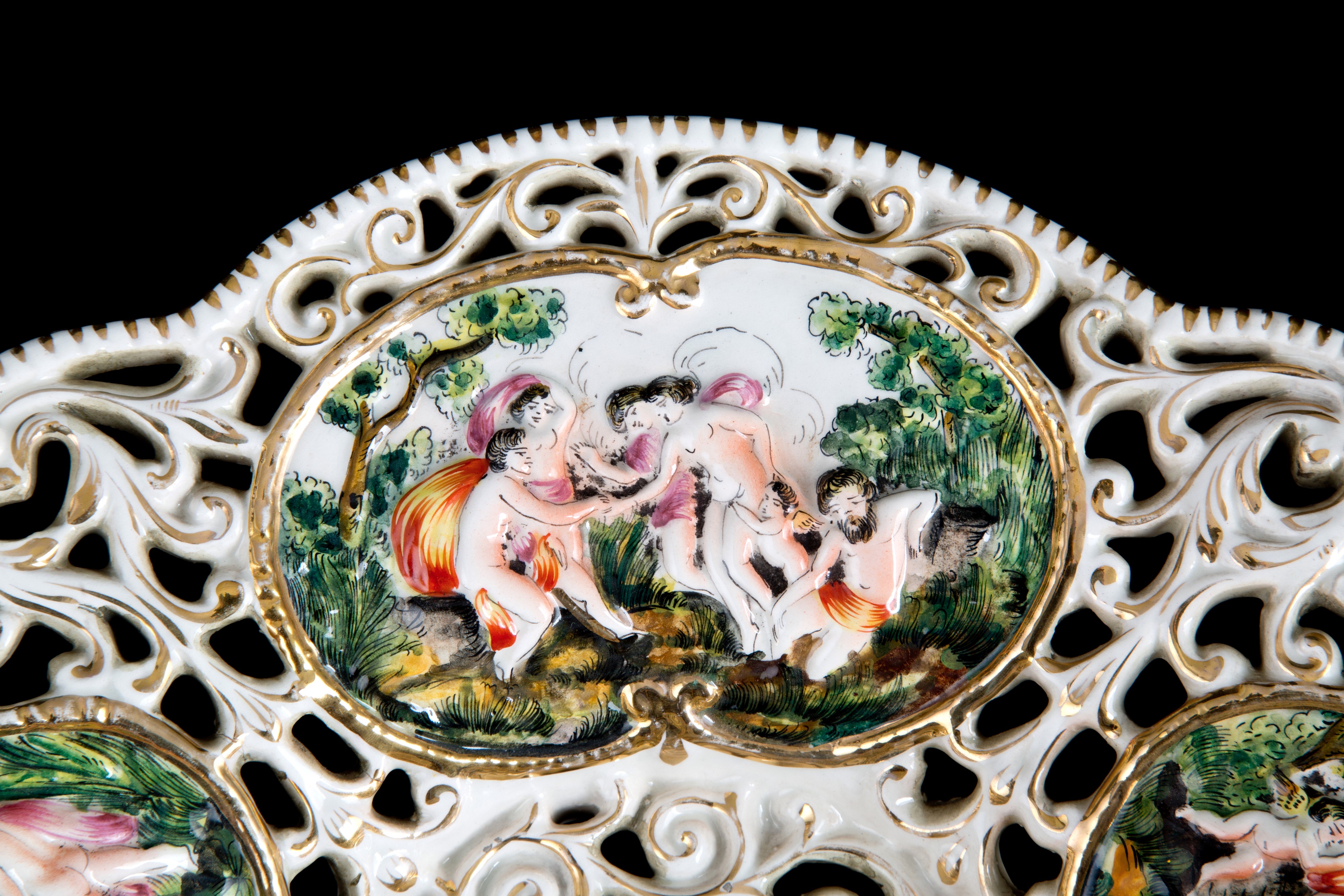 Piatto in Ceramica. Capodimonte