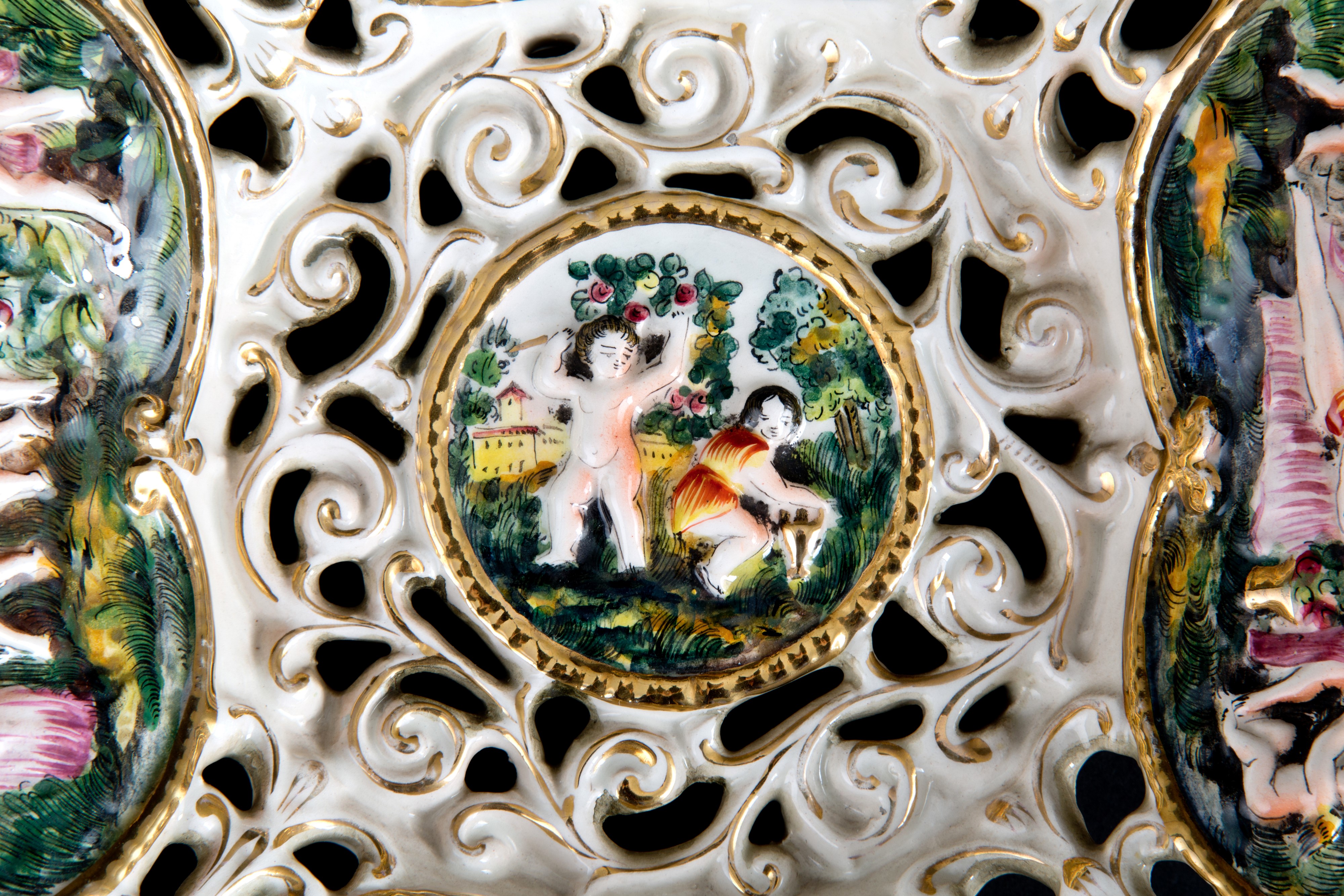 Piatto in Ceramica. Capodimonte