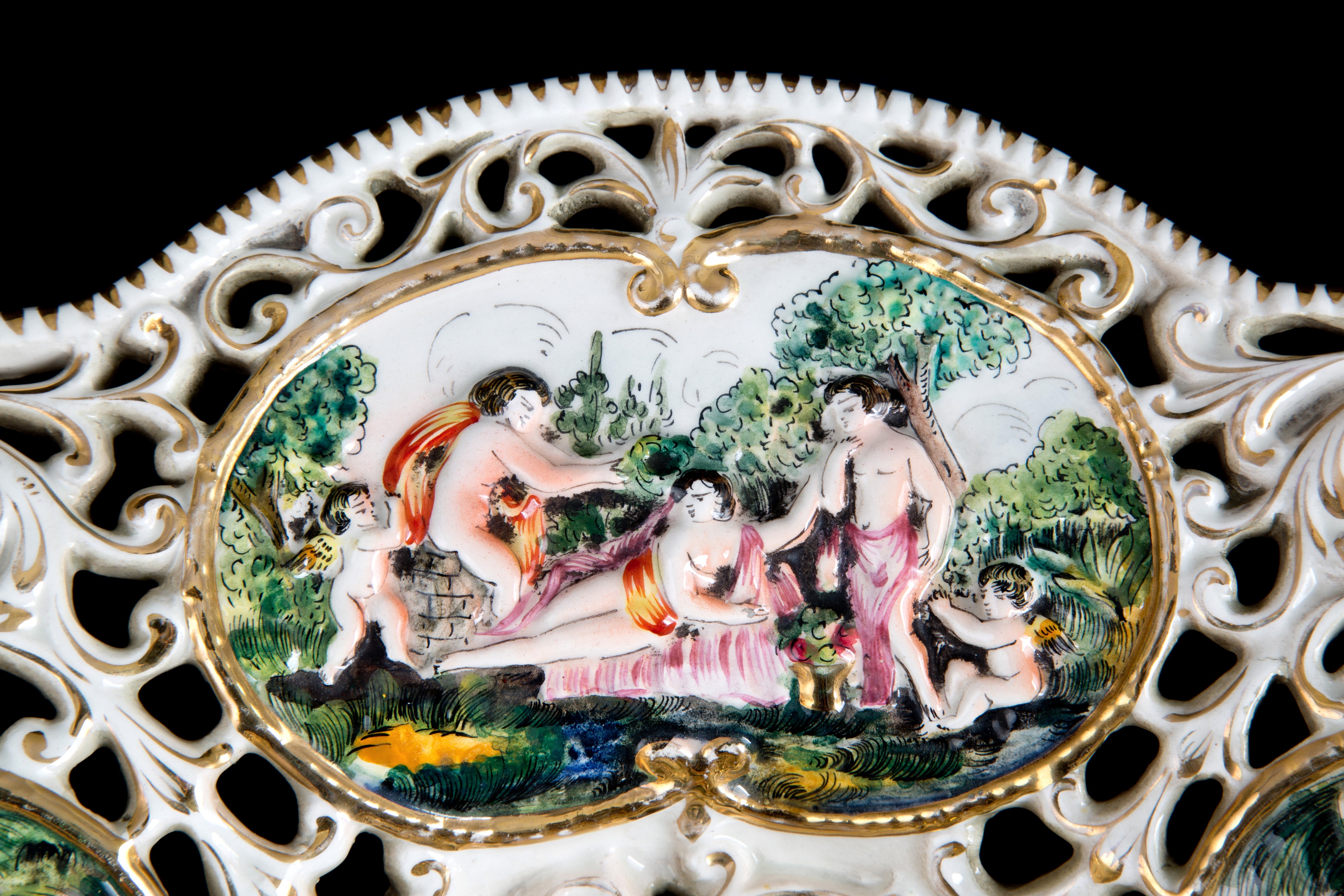 Piatto in Ceramica. Capodimonte