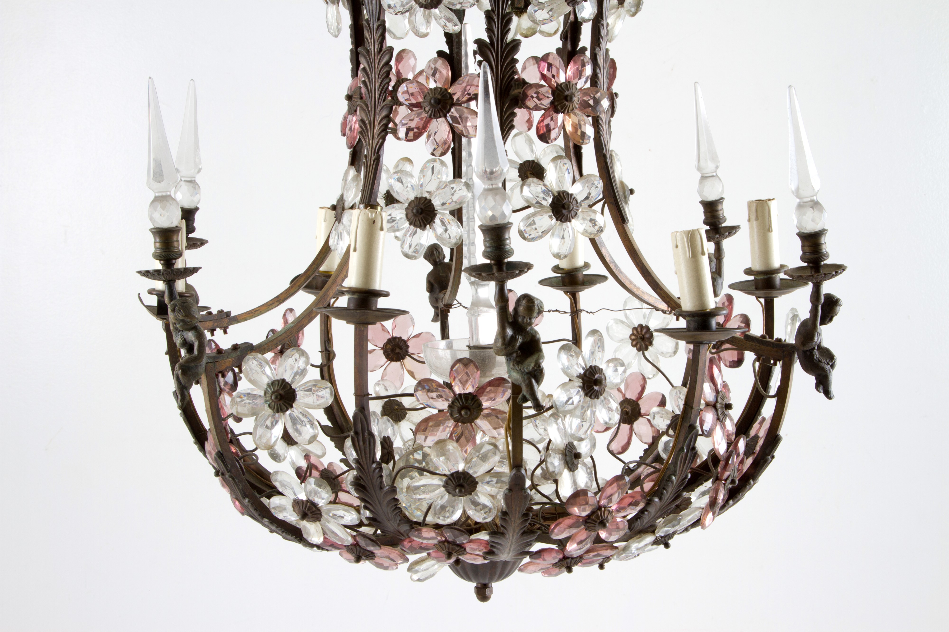 Lampadario in Ferro con Fiori in Vetro