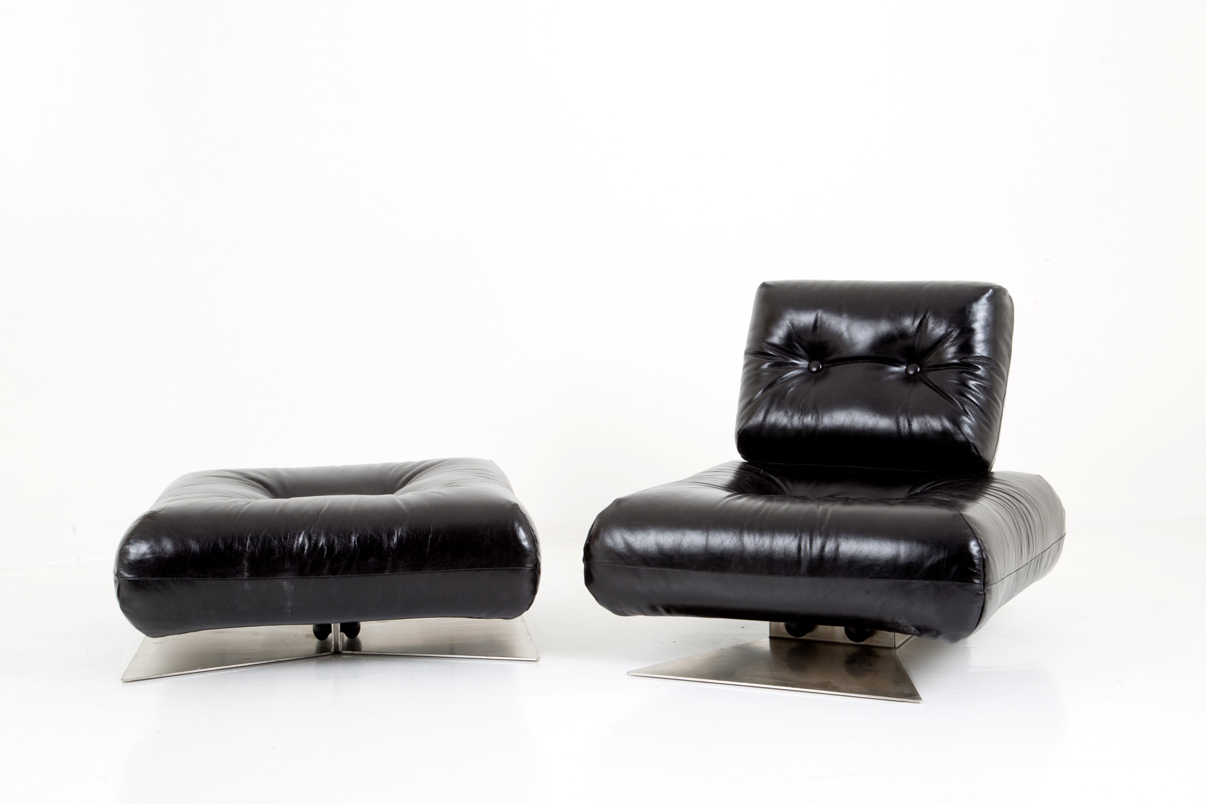 Poltrona Alta per MOBILIER INTERNATIONAL