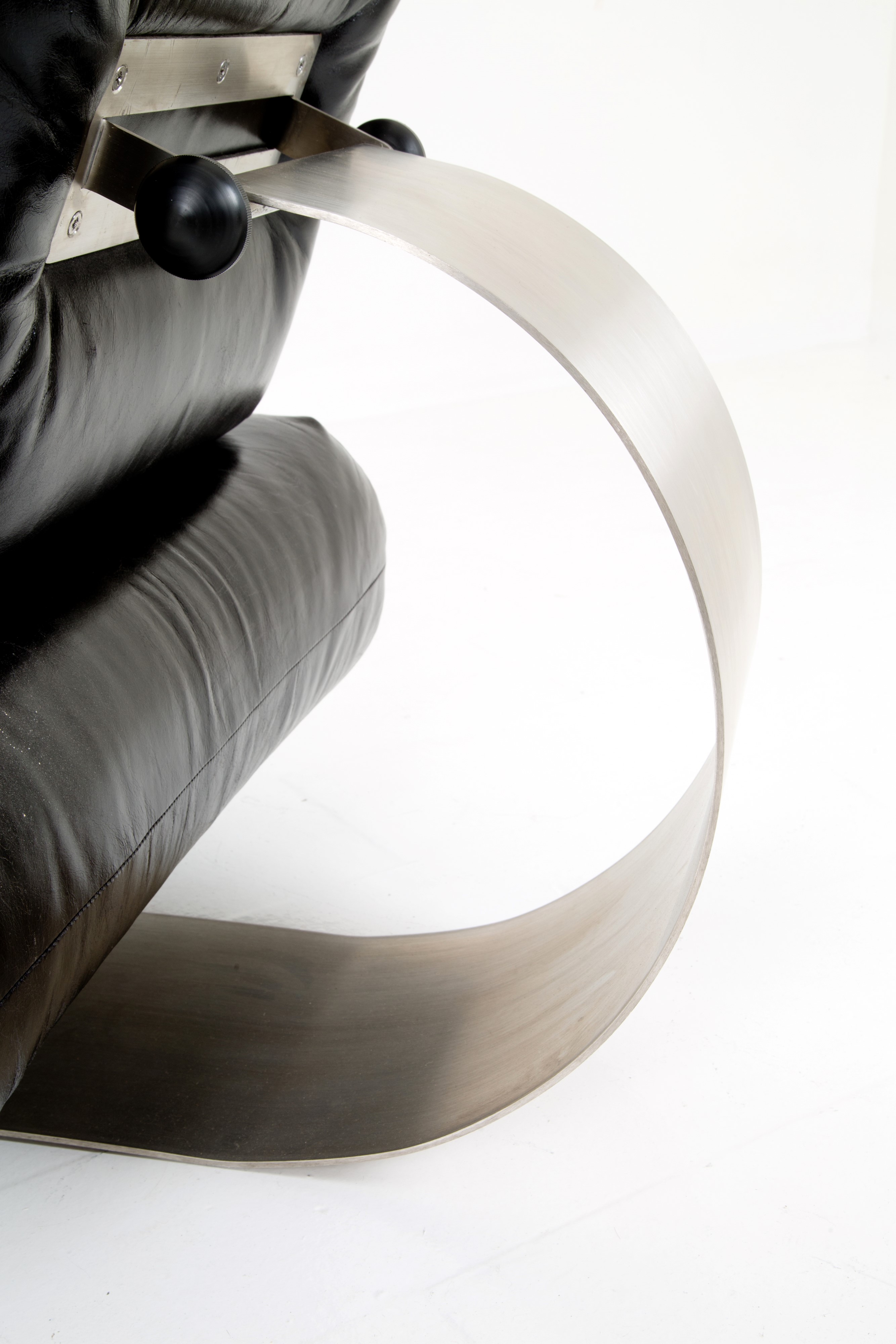 Poltrona Alta per MOBILIER INTERNATIONAL