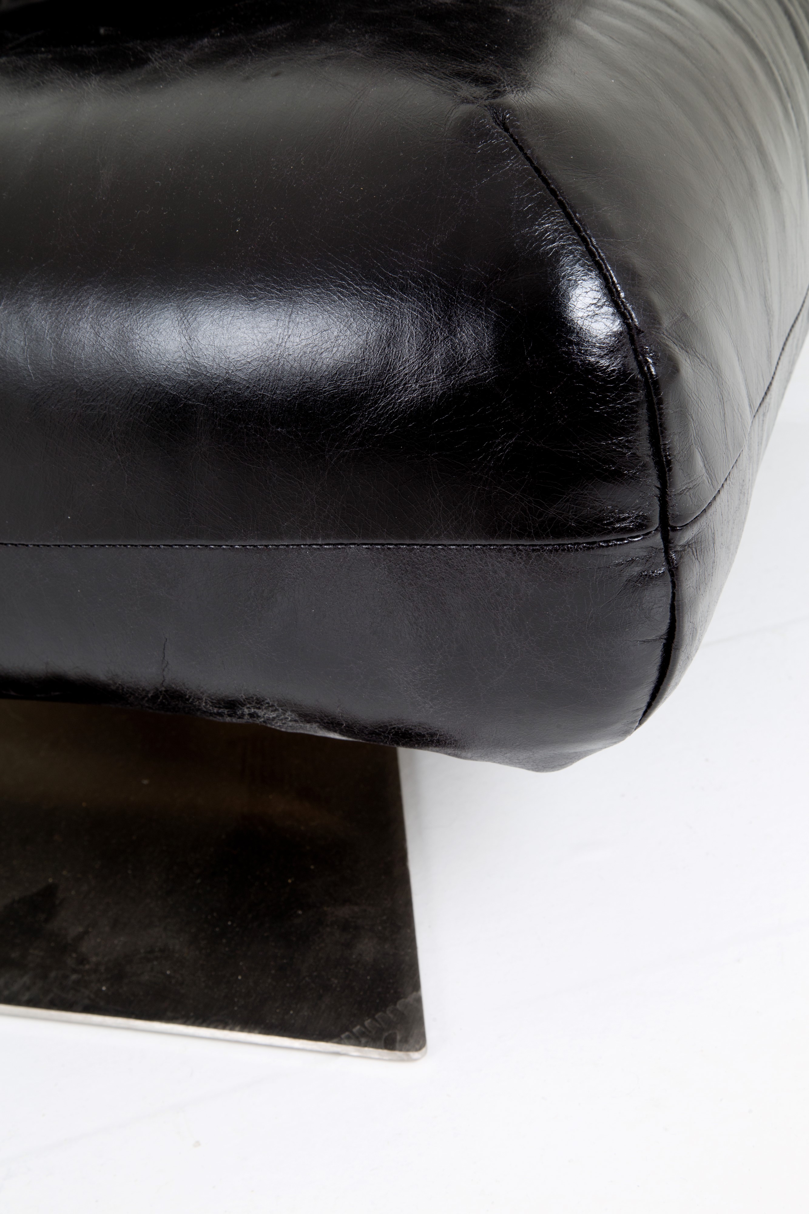 Poltrona Alta per MOBILIER INTERNATIONAL