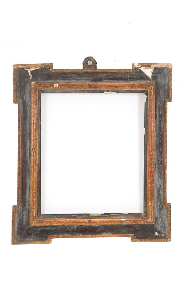Cornice in legno laccato e dorato