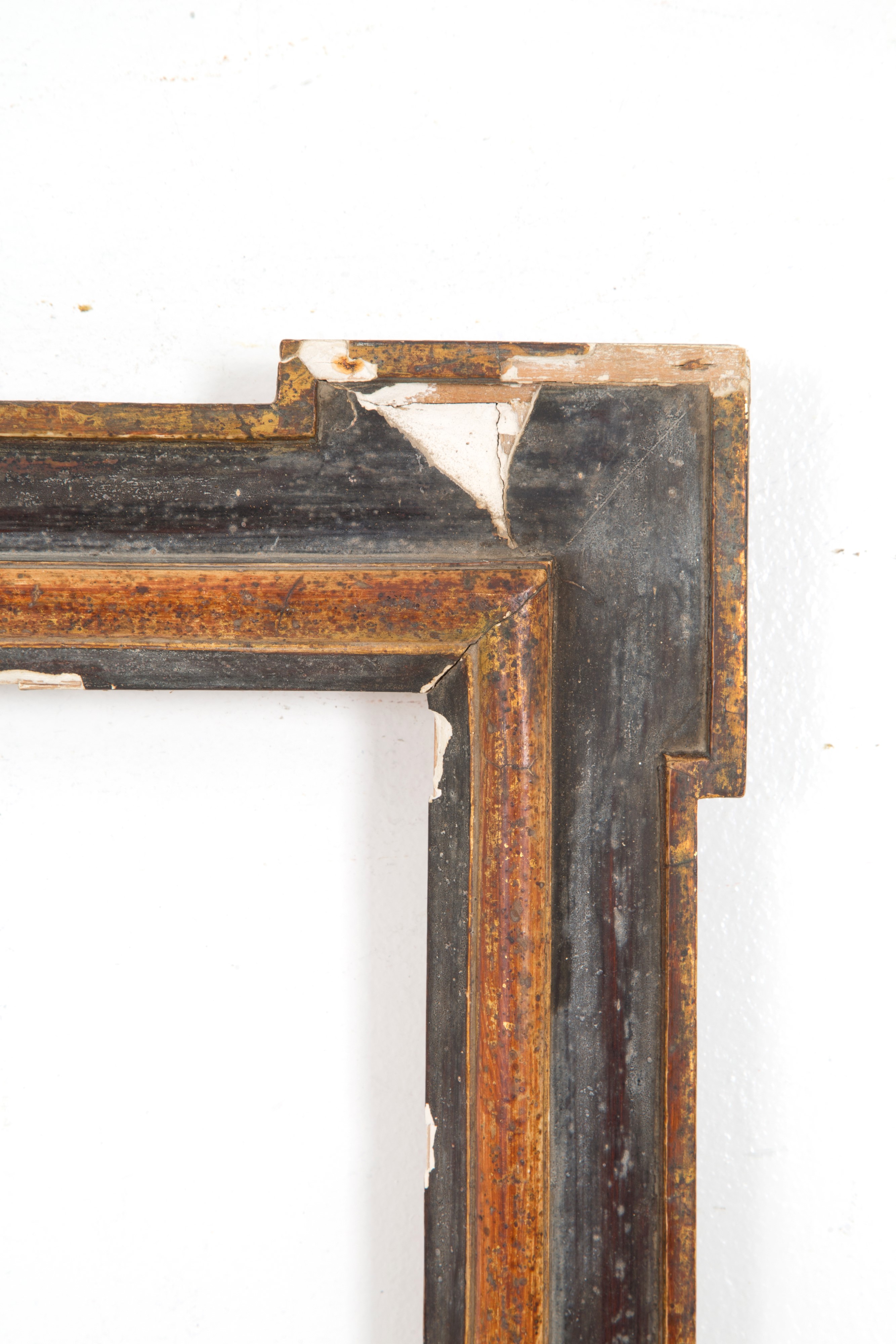 Cornice in Legno Laccato e Dorato