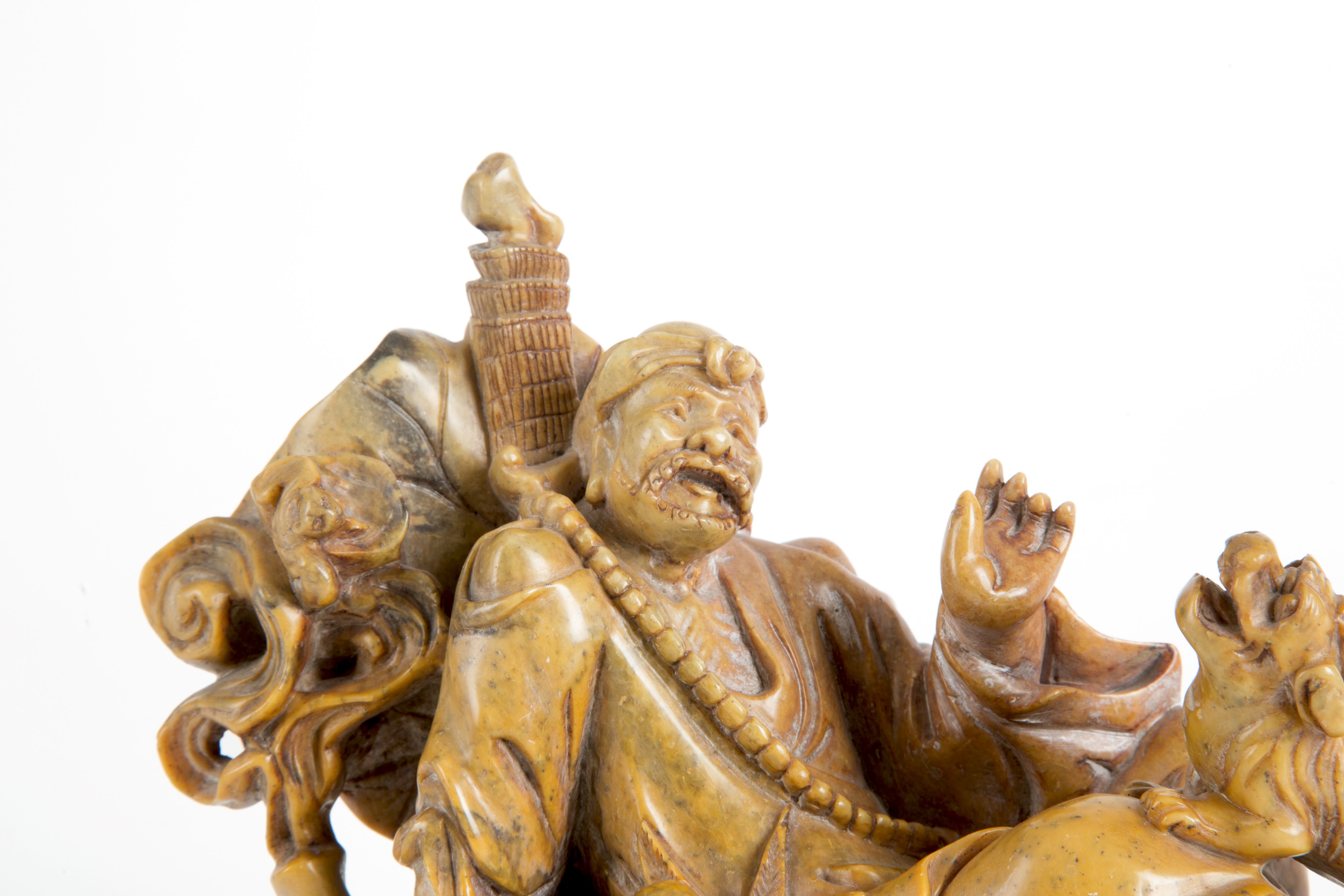 Scultura in pietra saponaria "SAGGIO CON CANE DI FO"