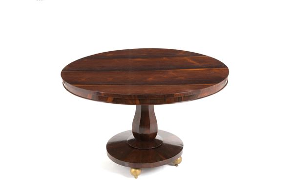 Round sail table