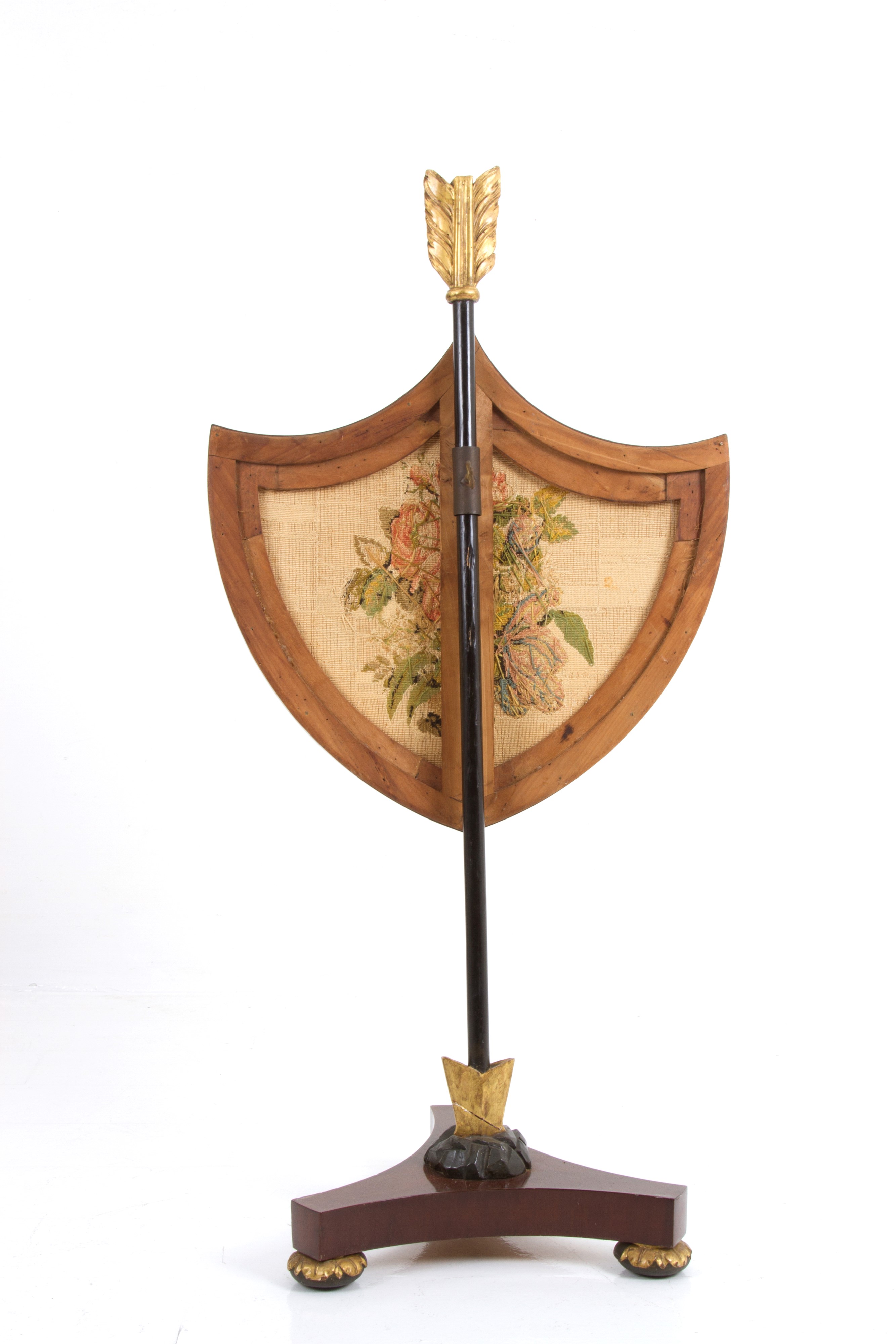 Paraluce a forma di scudo