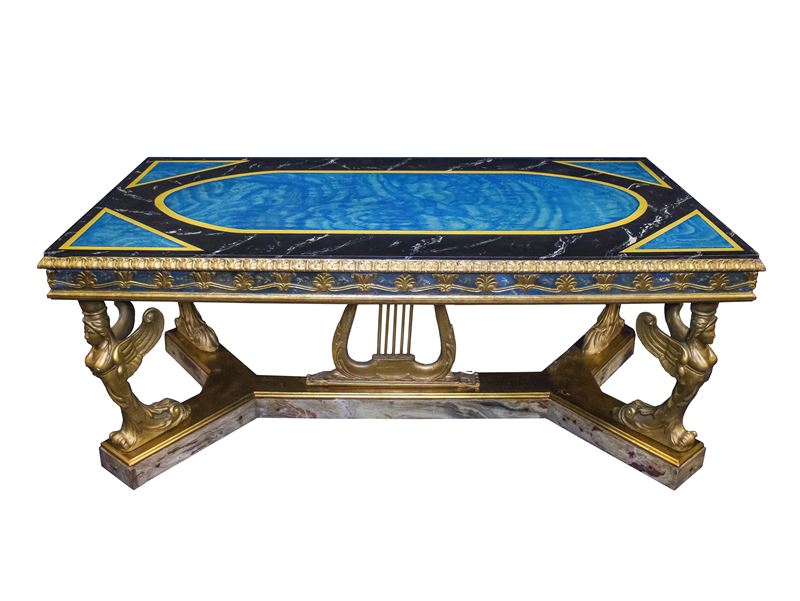 Tavolo in legno scolpito