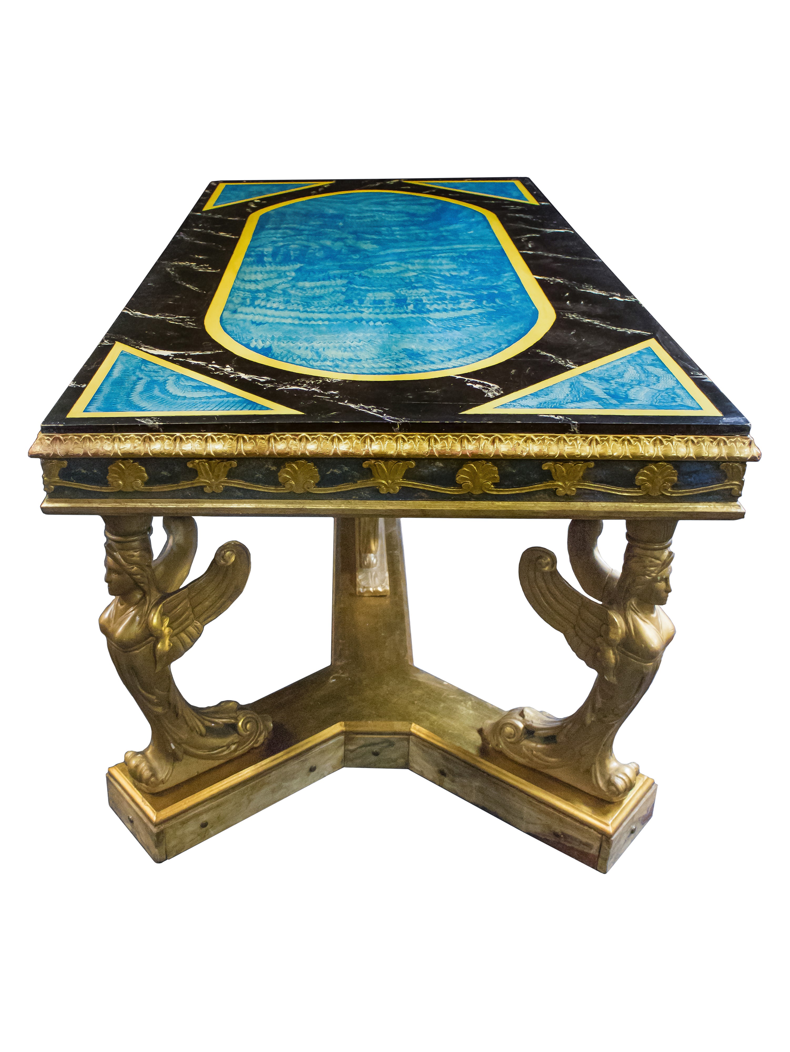 Tavolo in legno scolpito